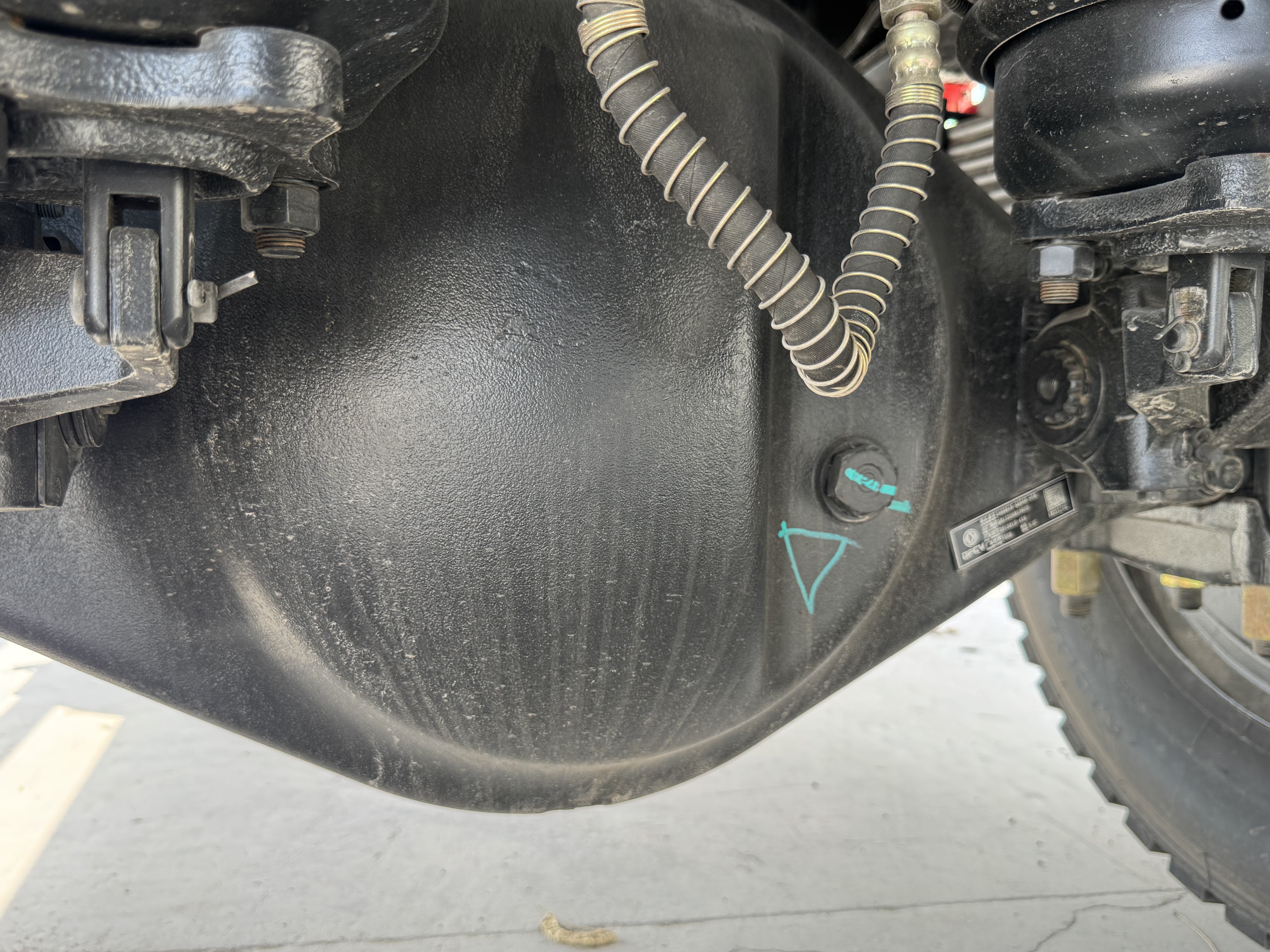 BTC-004-XCMG-SQZ200-Boom-truck-cranes-inspection-Drive-system-Axle-housing-1