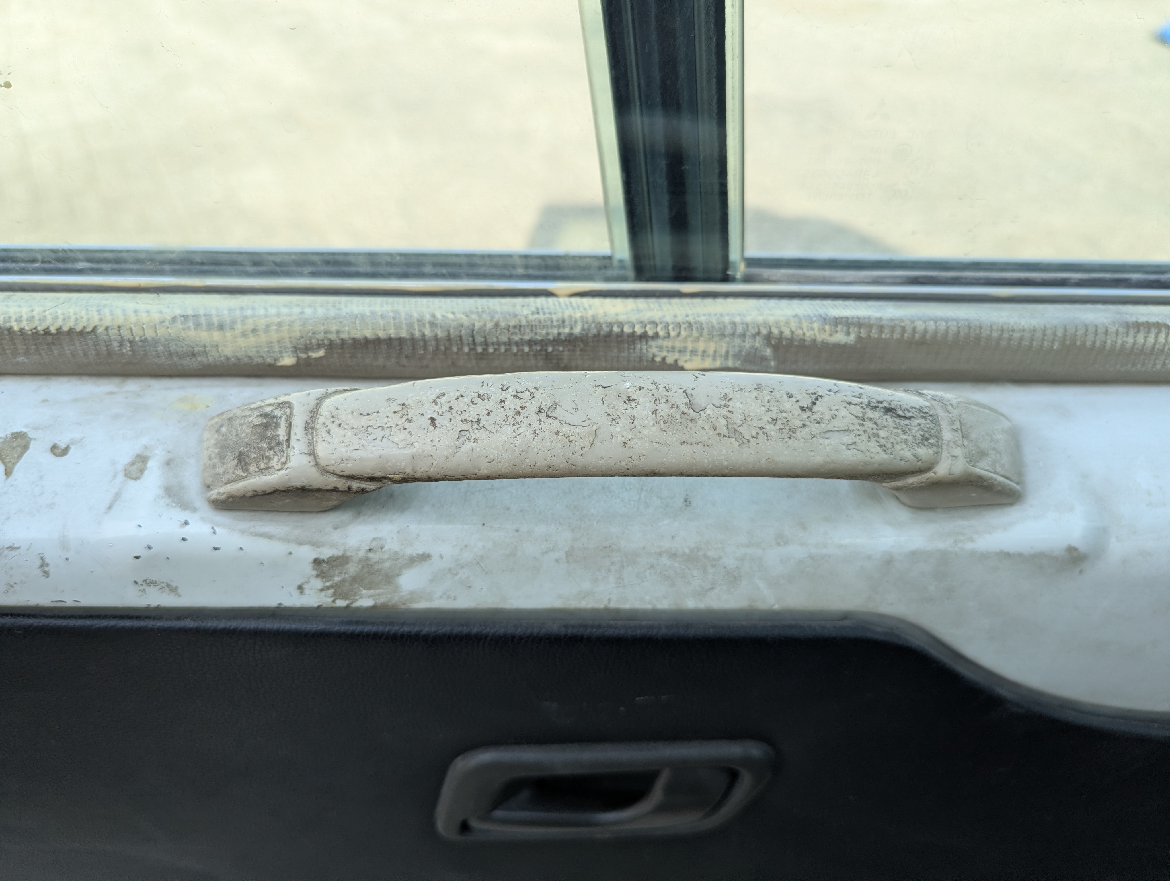 TBV-001-Mitsubishi-Fuso-Roza-Buses-inspection-Interior-Door-handles-1
