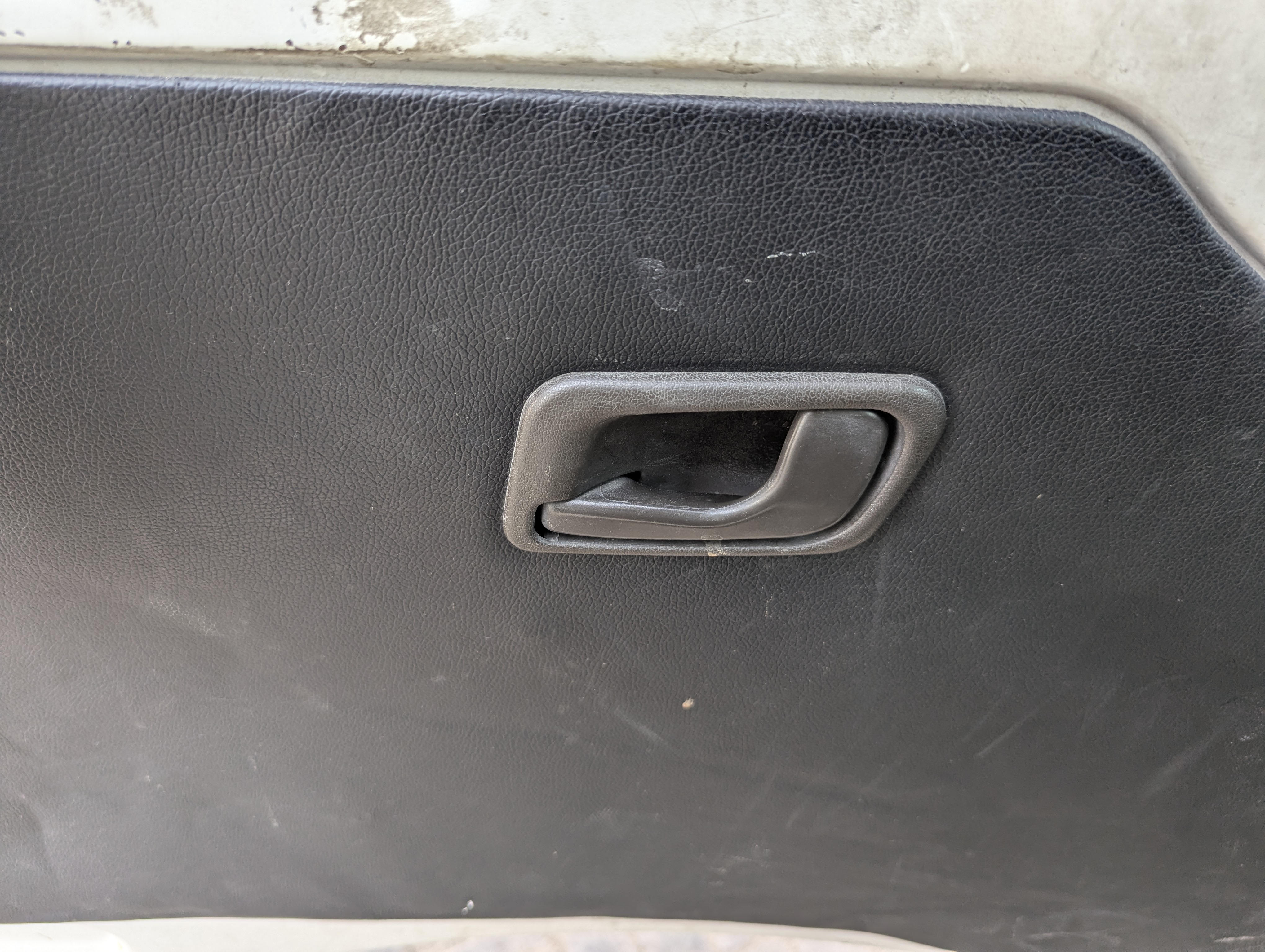 TBV-001-Mitsubishi-Fuso-Roza-Buses-inspection-Interior-Door-handles-1