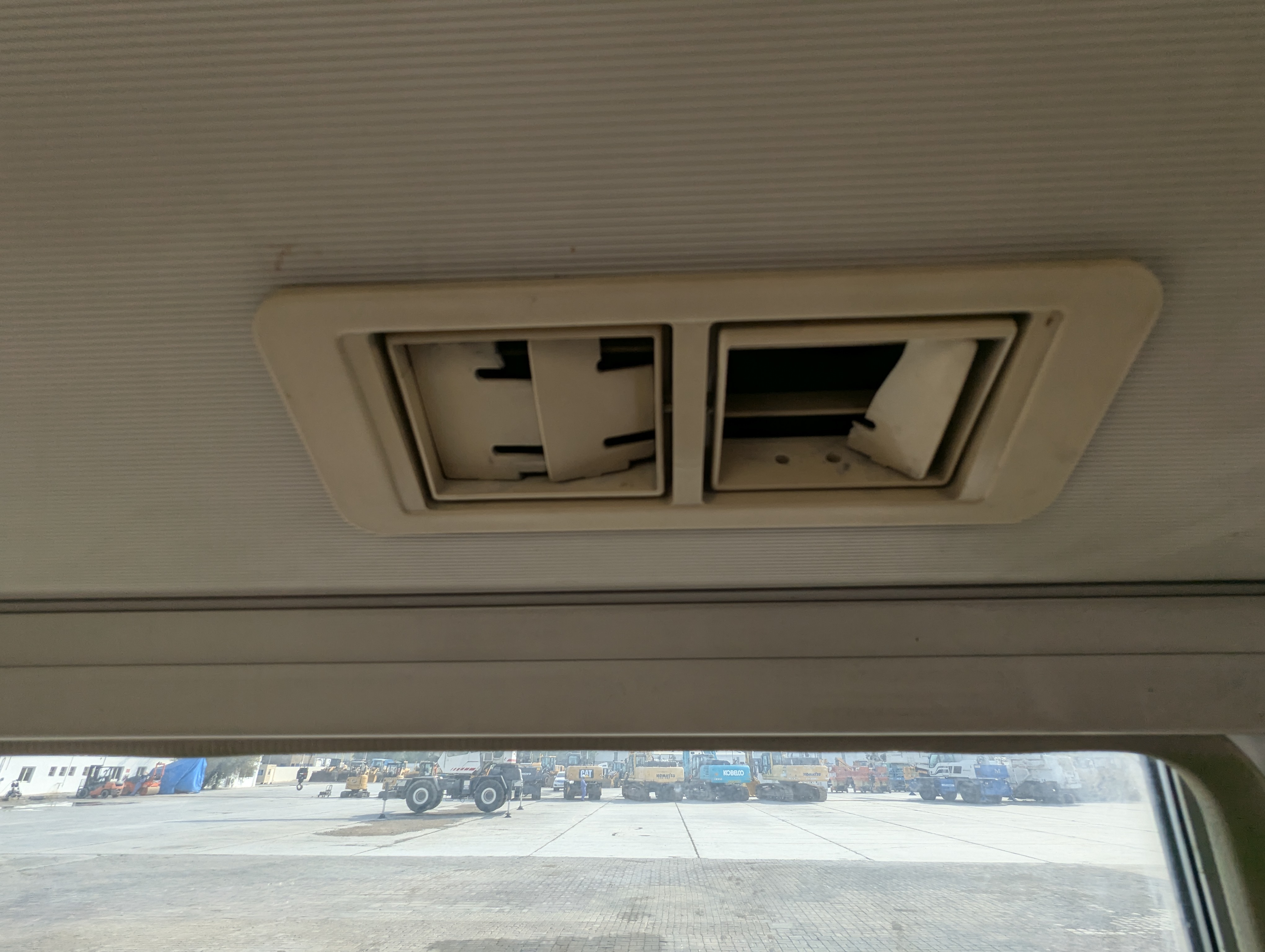 TBV-001-Mitsubishi-Fuso-Roza-Buses-inspection-Interior-Vents-and-air-flow-1
