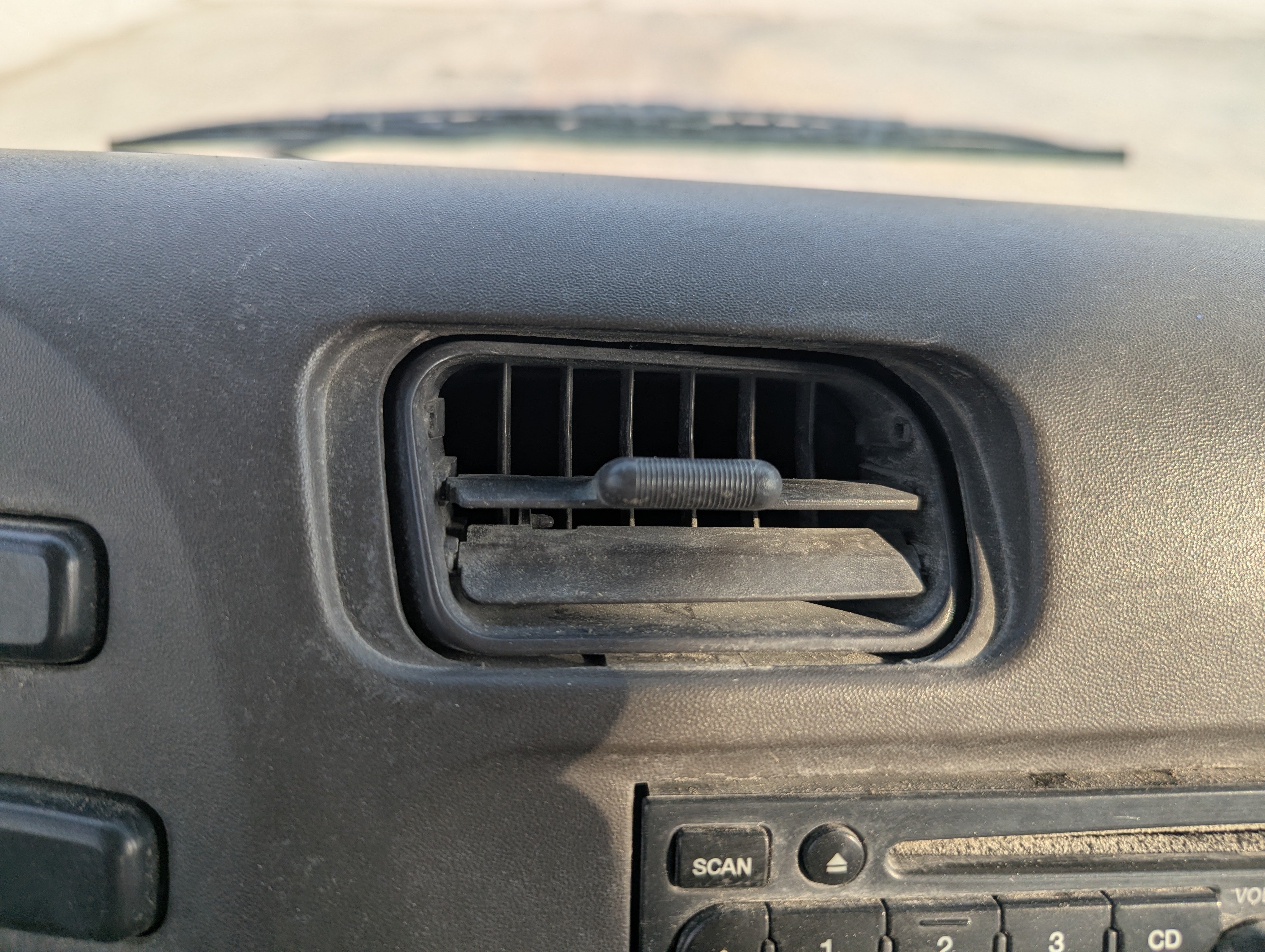 TBV-001-Mitsubishi-Fuso-Roza-Buses-inspection-Interior-Vents-and-air-flow-1