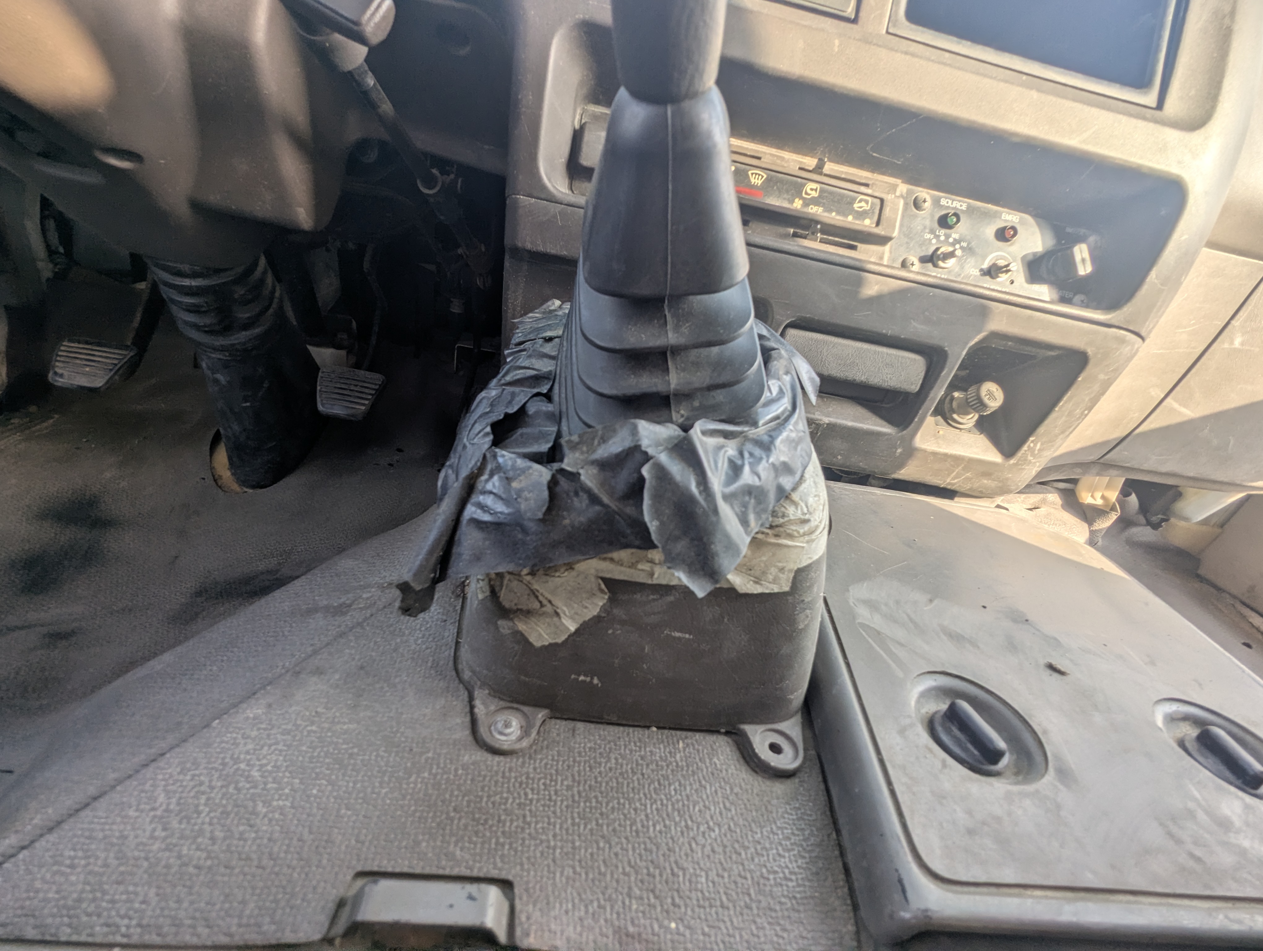 TBV-001-Mitsubishi-Fuso-Roza-Buses-inspection-Interior-Gear-lever-1