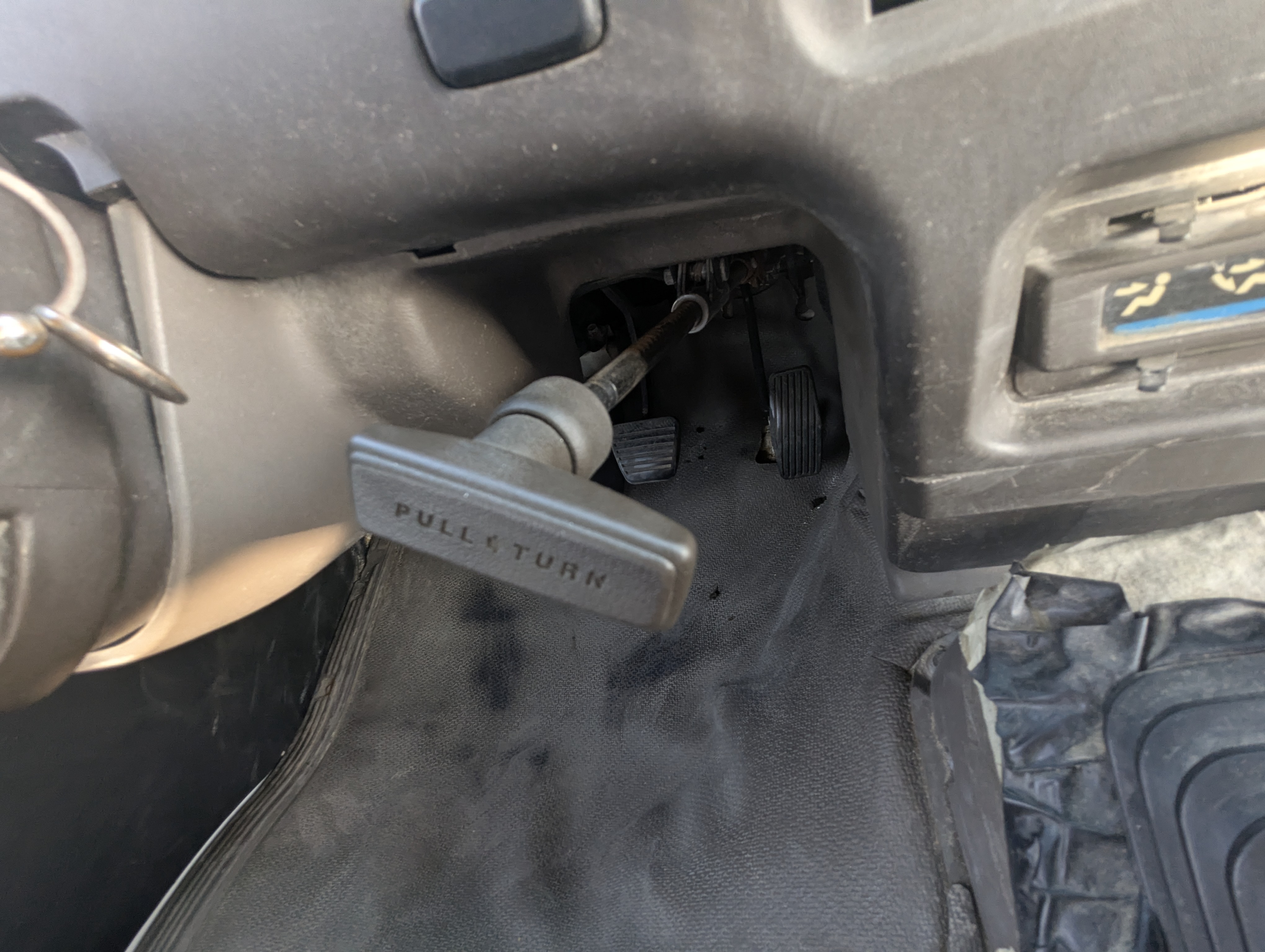TBV-001-Mitsubishi-Fuso-Roza-Buses-inspection-Interior-Parking-brake-1