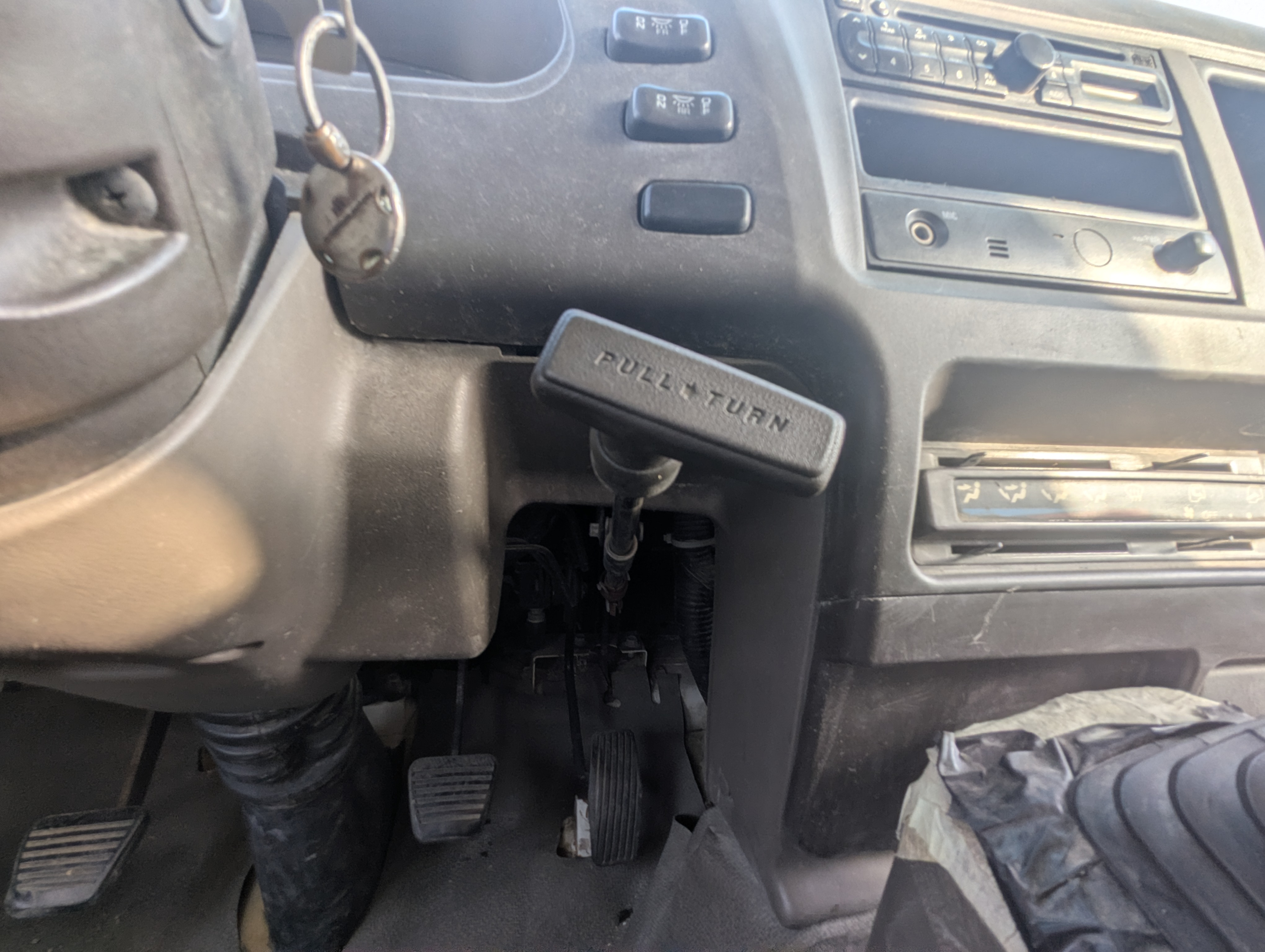 TBV-001-Mitsubishi-Fuso-Roza-Buses-inspection-Interior-Parking-brake-1