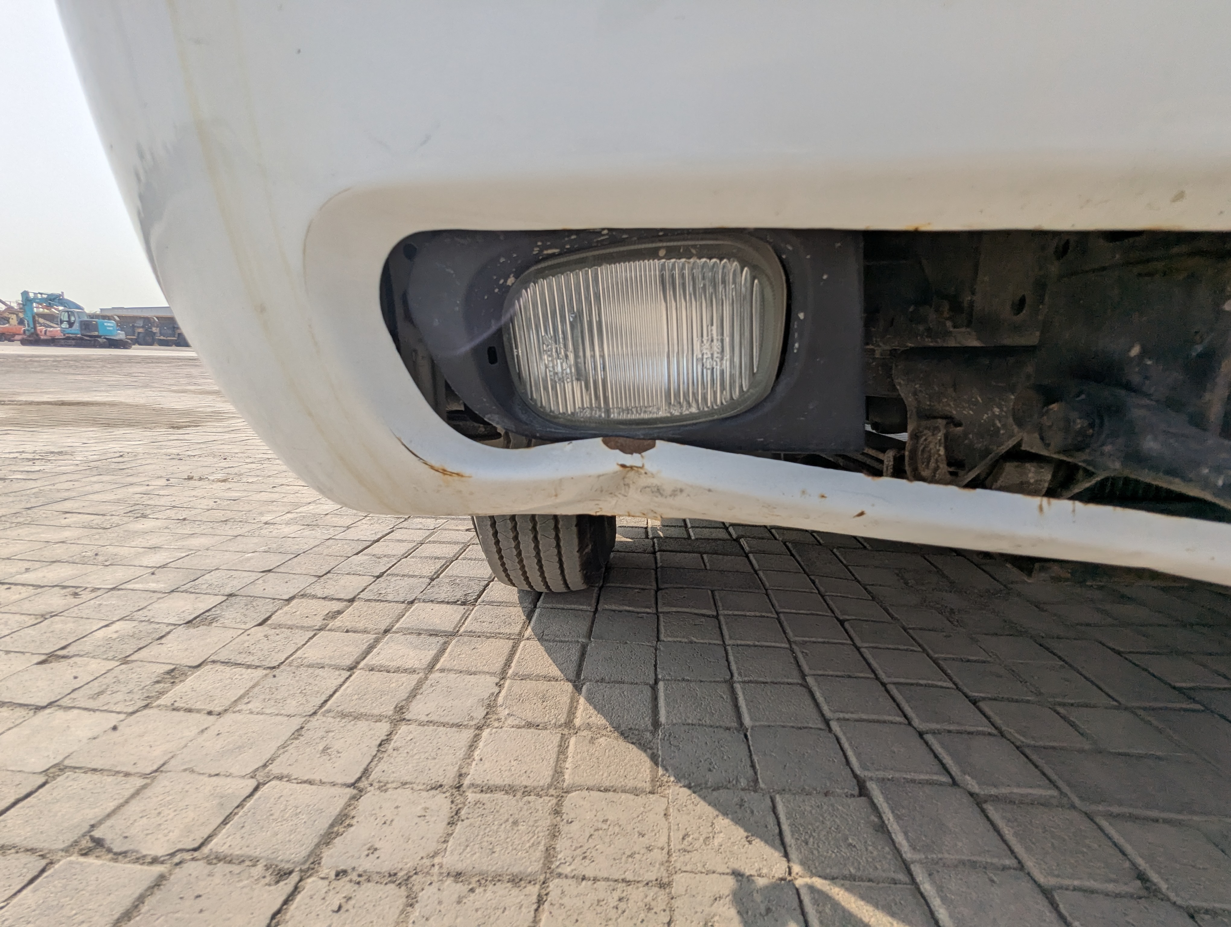 TBV-001-Mitsubishi-Fuso-Roza-Buses-inspection-Exterior-Front-grille-and-bumper-1