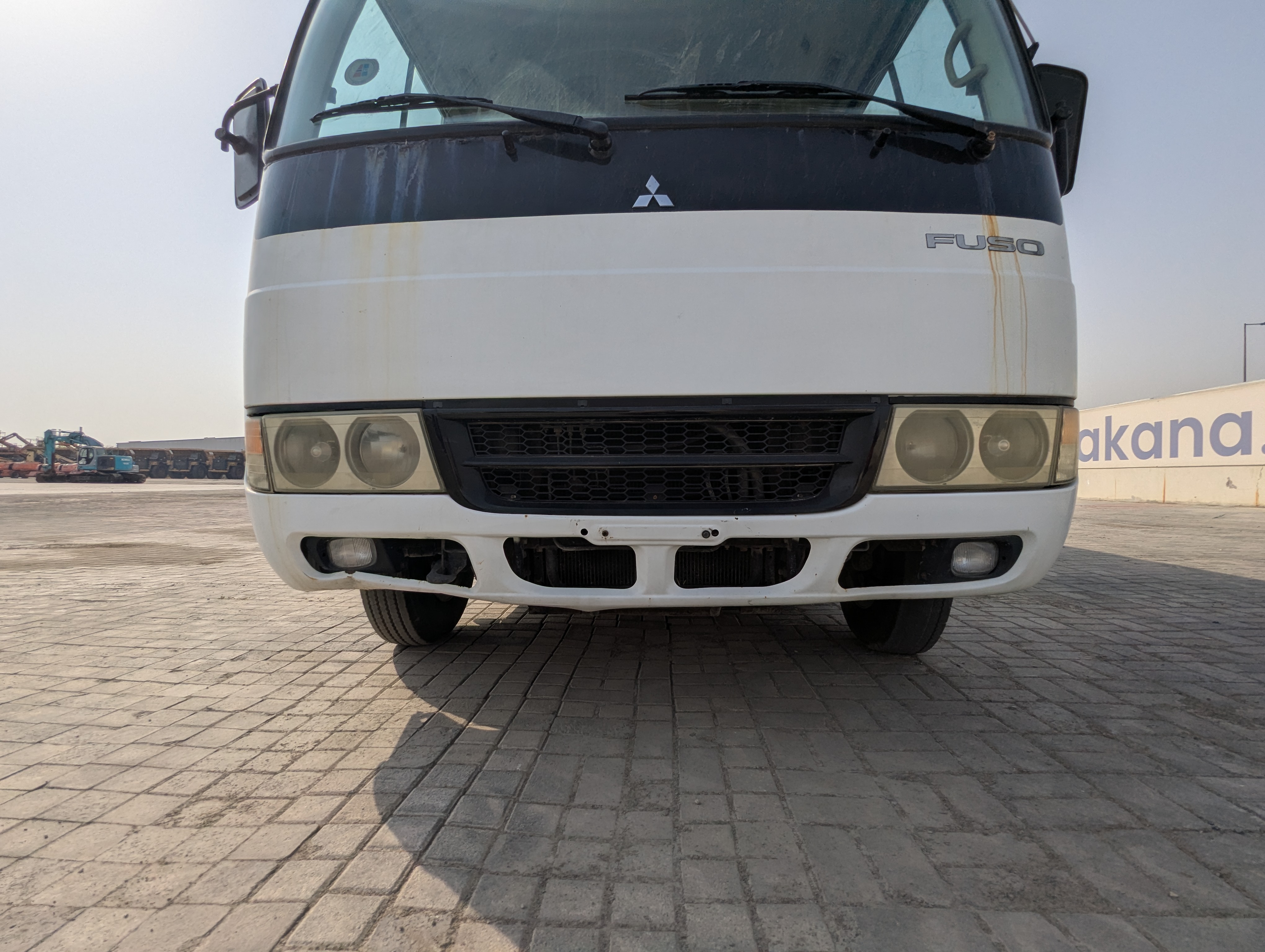 TBV-001-Mitsubishi-Fuso-Roza-Buses-inspection-Exterior-Front-grille-and-bumper-1