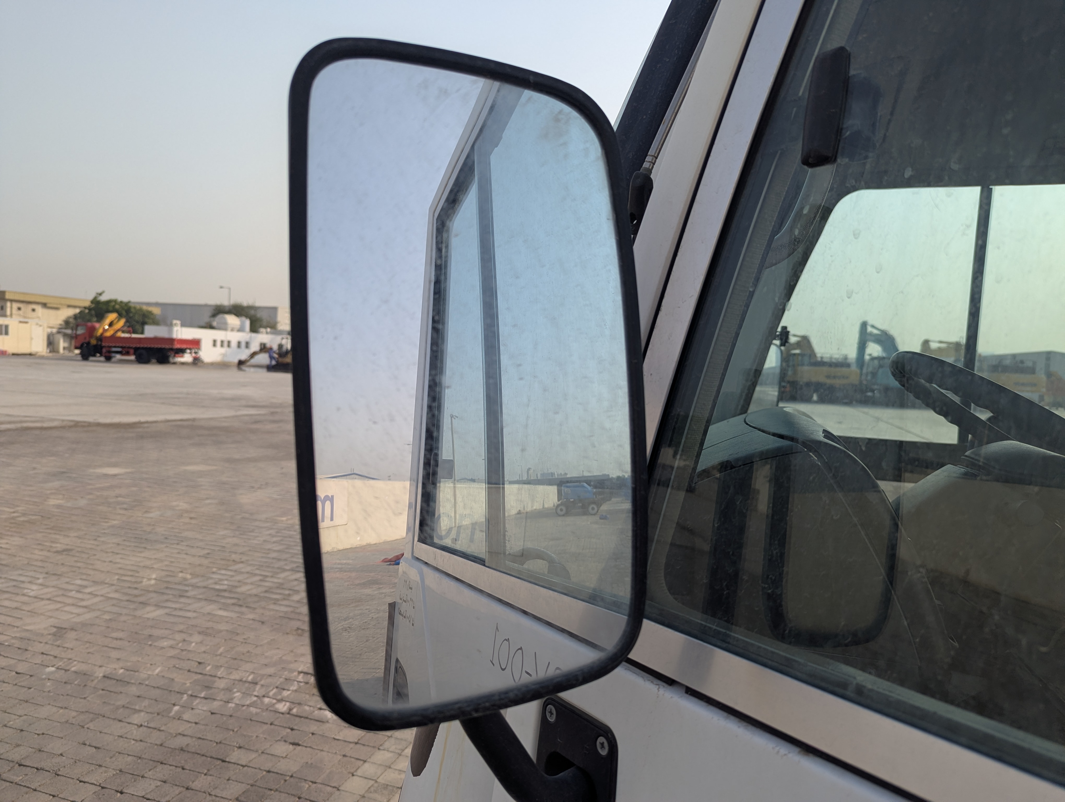 TBV-001-Mitsubishi-Fuso-Roza-Buses-inspection-Exterior-Left-side-mirror-1