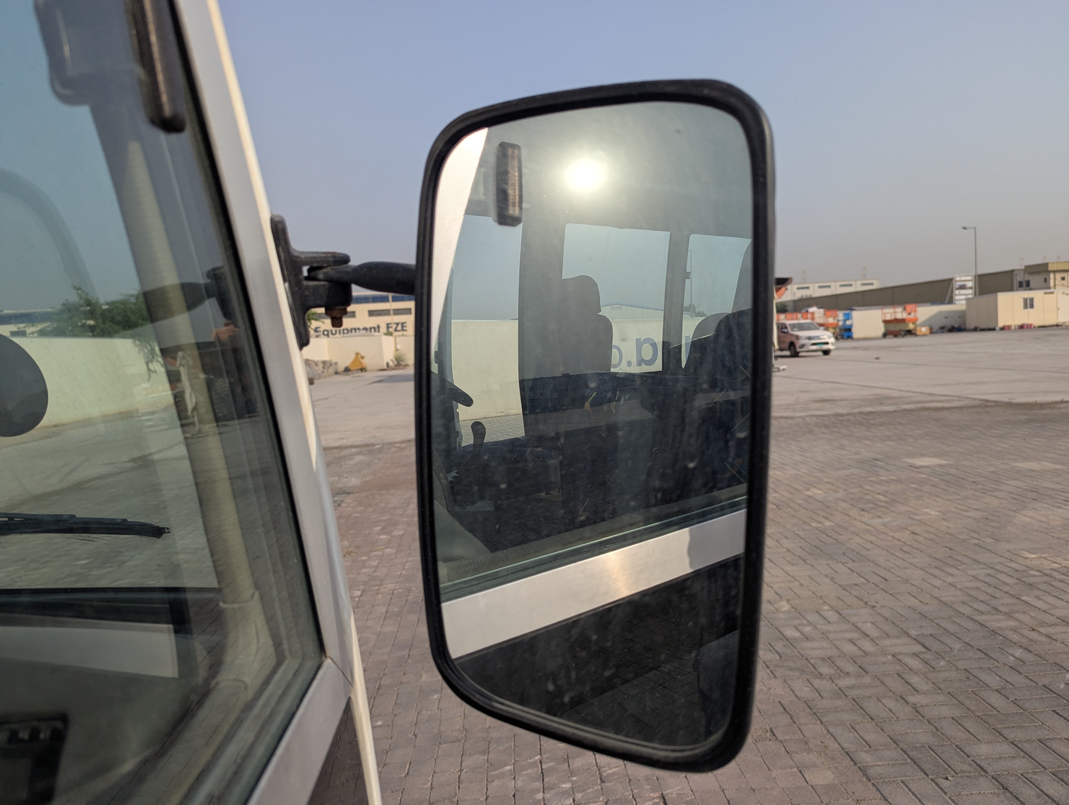 TBV-001-Mitsubishi-Fuso-Roza-Buses-inspection-Exterior-Right-side-mirror-1