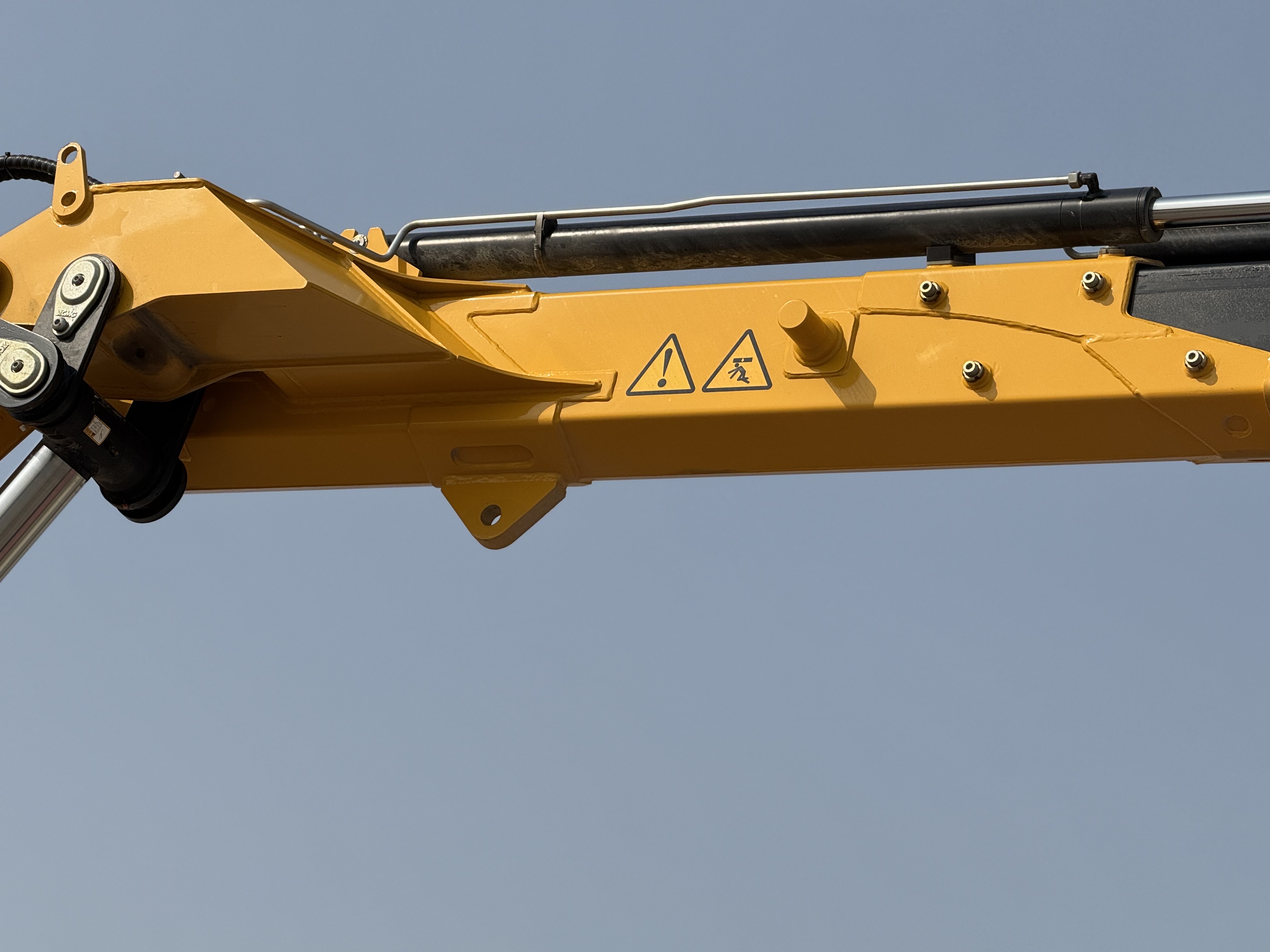 BTC-004-XCMG-SQZ200-Boom-truck-cranes-inspection-Chassis-Articulated-secondary-boom-1