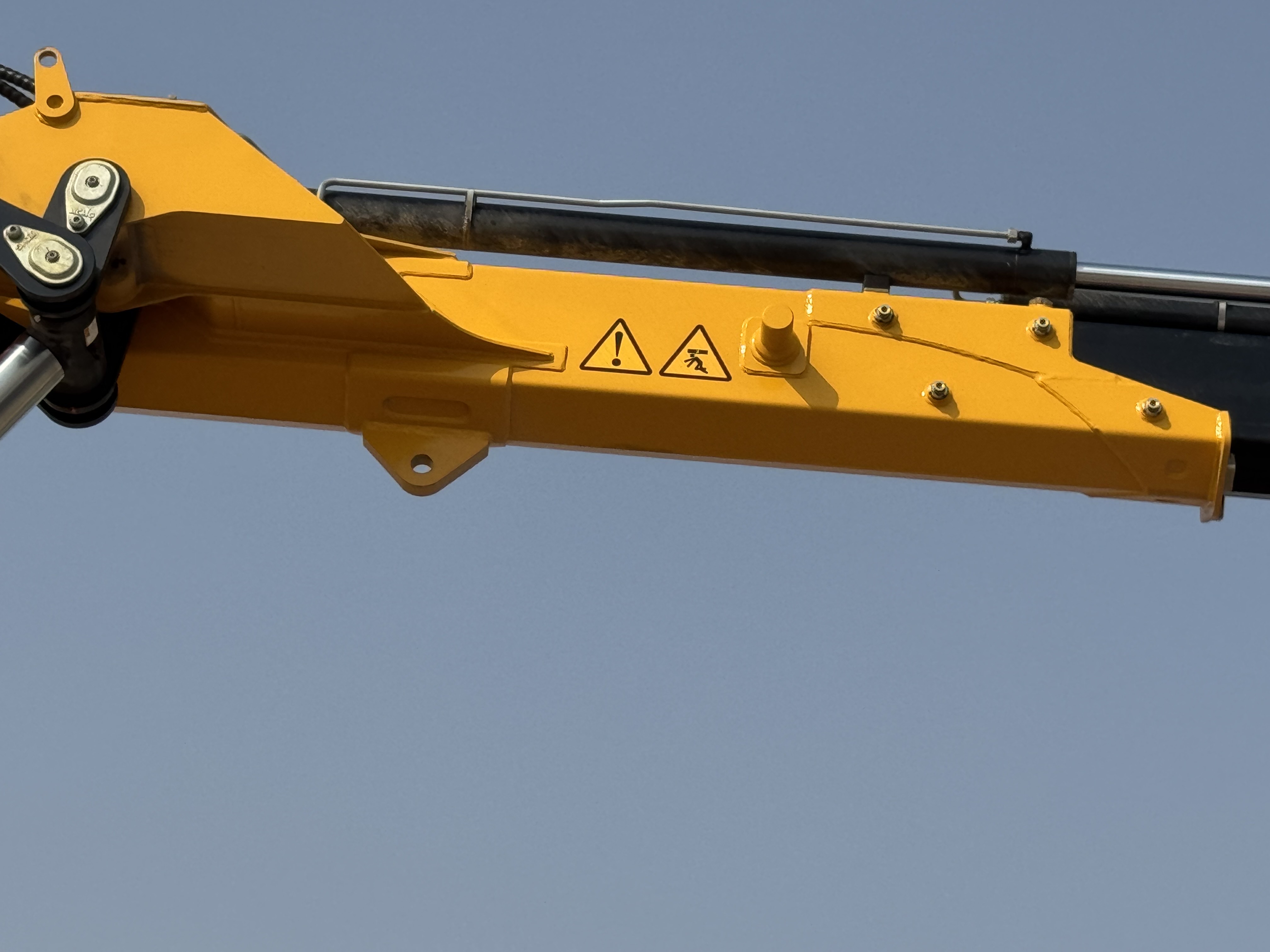 BTC-004-XCMG-SQZ200-Boom-truck-cranes-inspection-Chassis-Articulated-secondary-boom-1