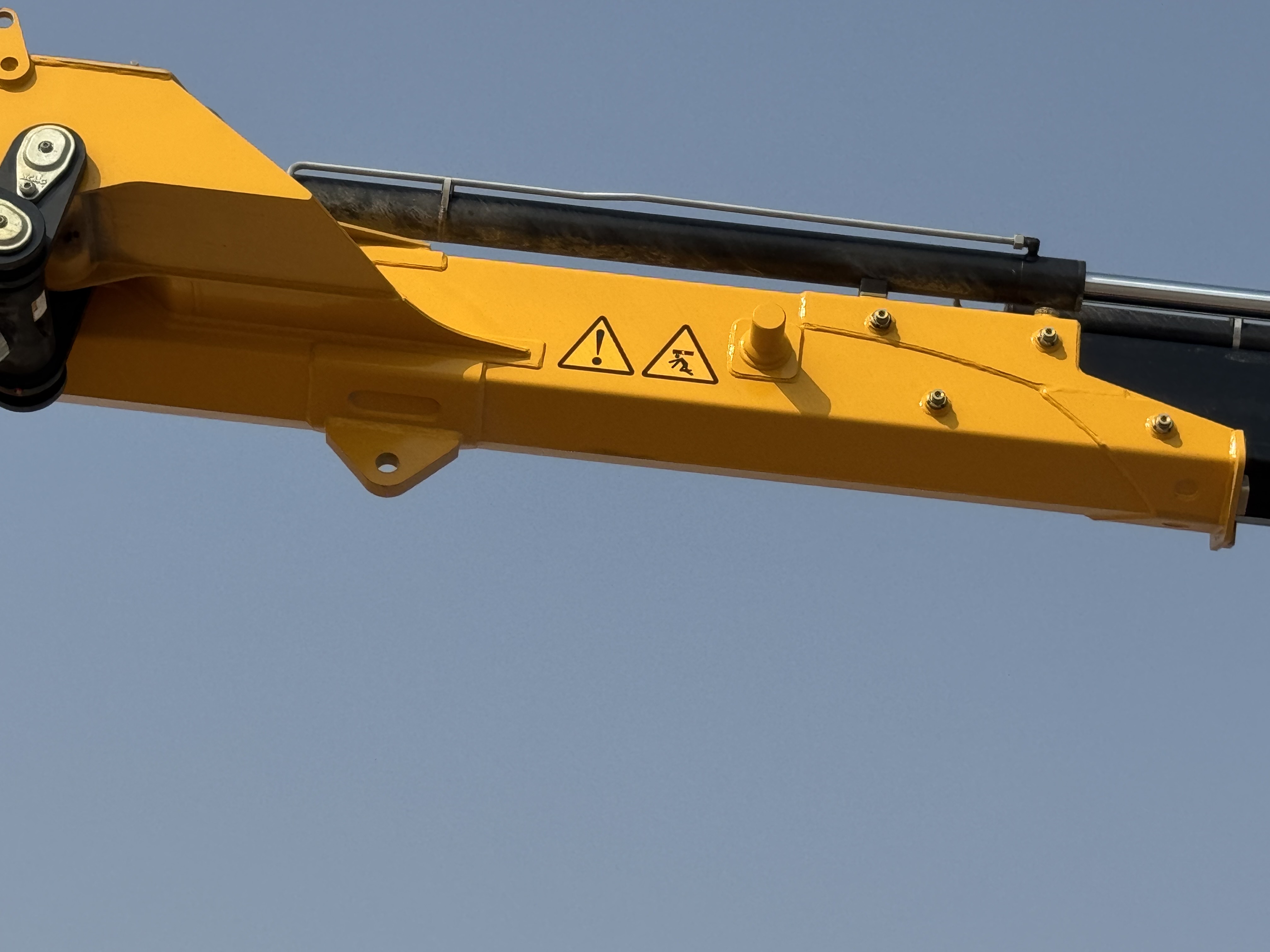 BTC-004-XCMG-SQZ200-Boom-truck-cranes-inspection-Chassis-Articulated-secondary-boom-1