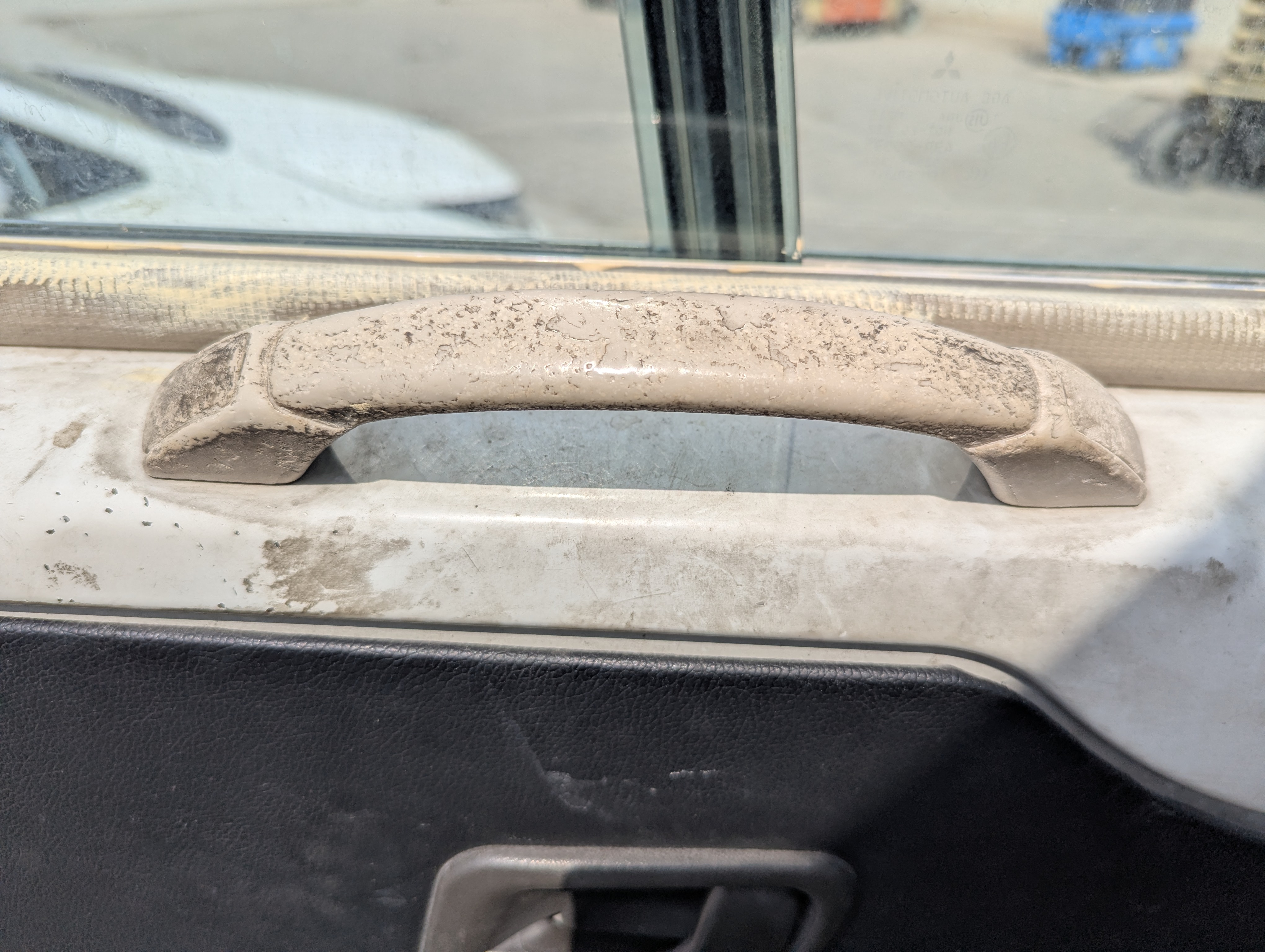 TBV-001-Mitsubishi-Fuso-Roza-Buses-inspection-Exterior-Handrails-1