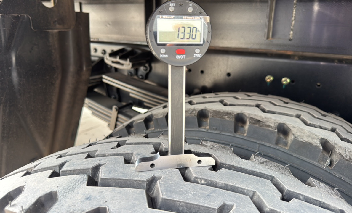 BTC-004-XCMG-SQZ200-Boom-truck-cranes-inspection-Chassis-Left-rear-tire---tread-depth-1