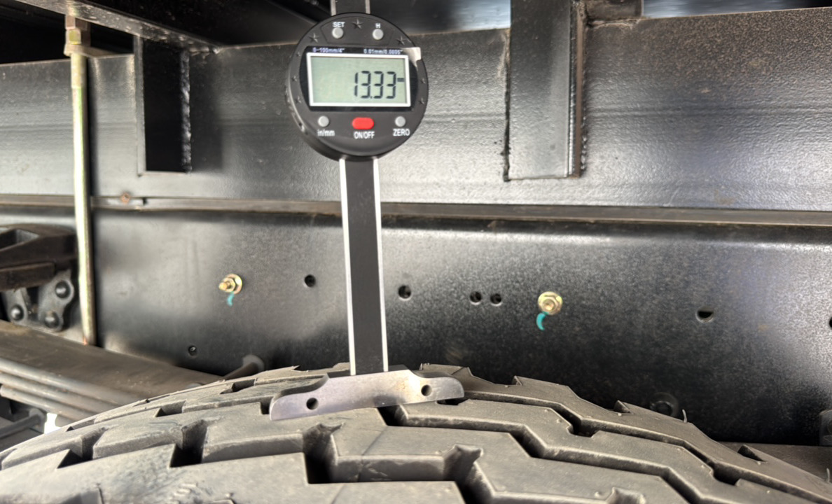 BTC-004-XCMG-SQZ200-Boom-truck-cranes-inspection-Chassis-Right-tire---Tread-depth-1