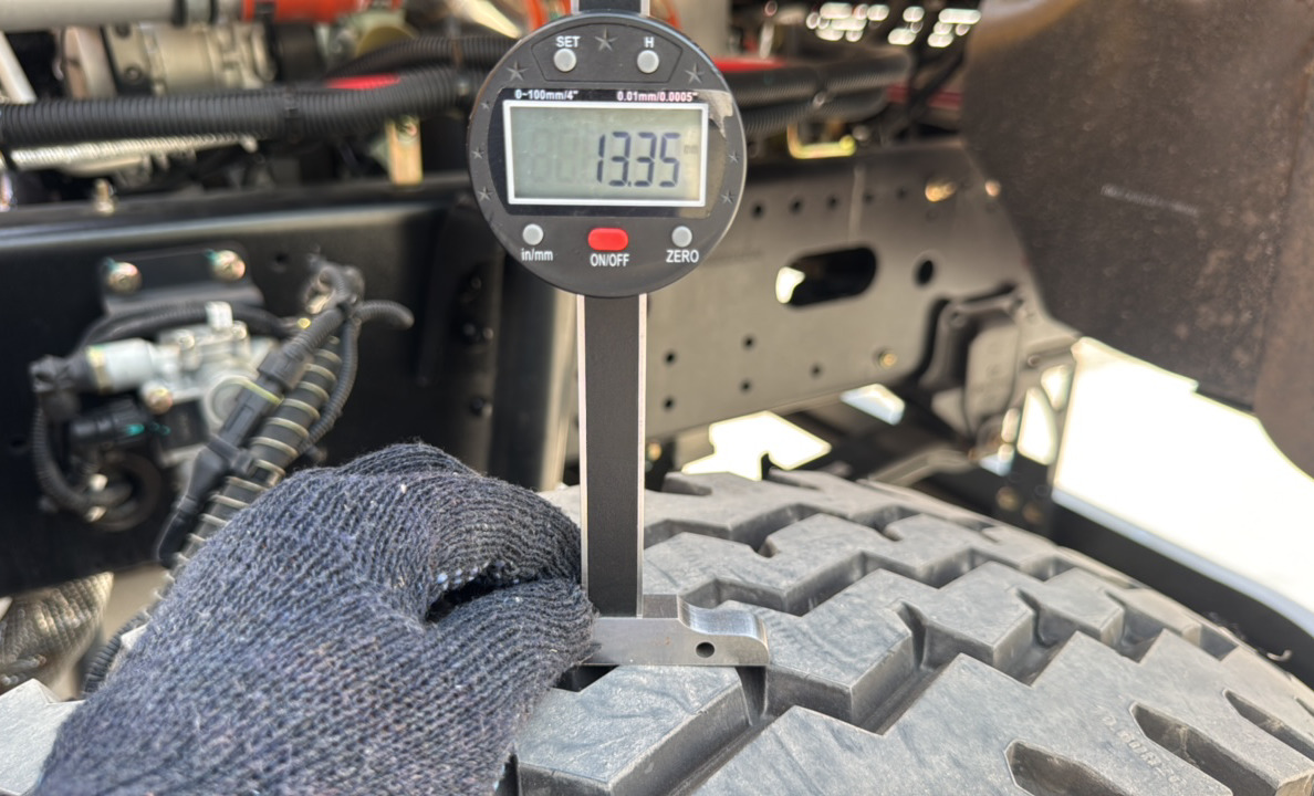 BTC-004-XCMG-SQZ200-Boom-truck-cranes-inspection-Chassis-Right-front-tire---tread-depth-1