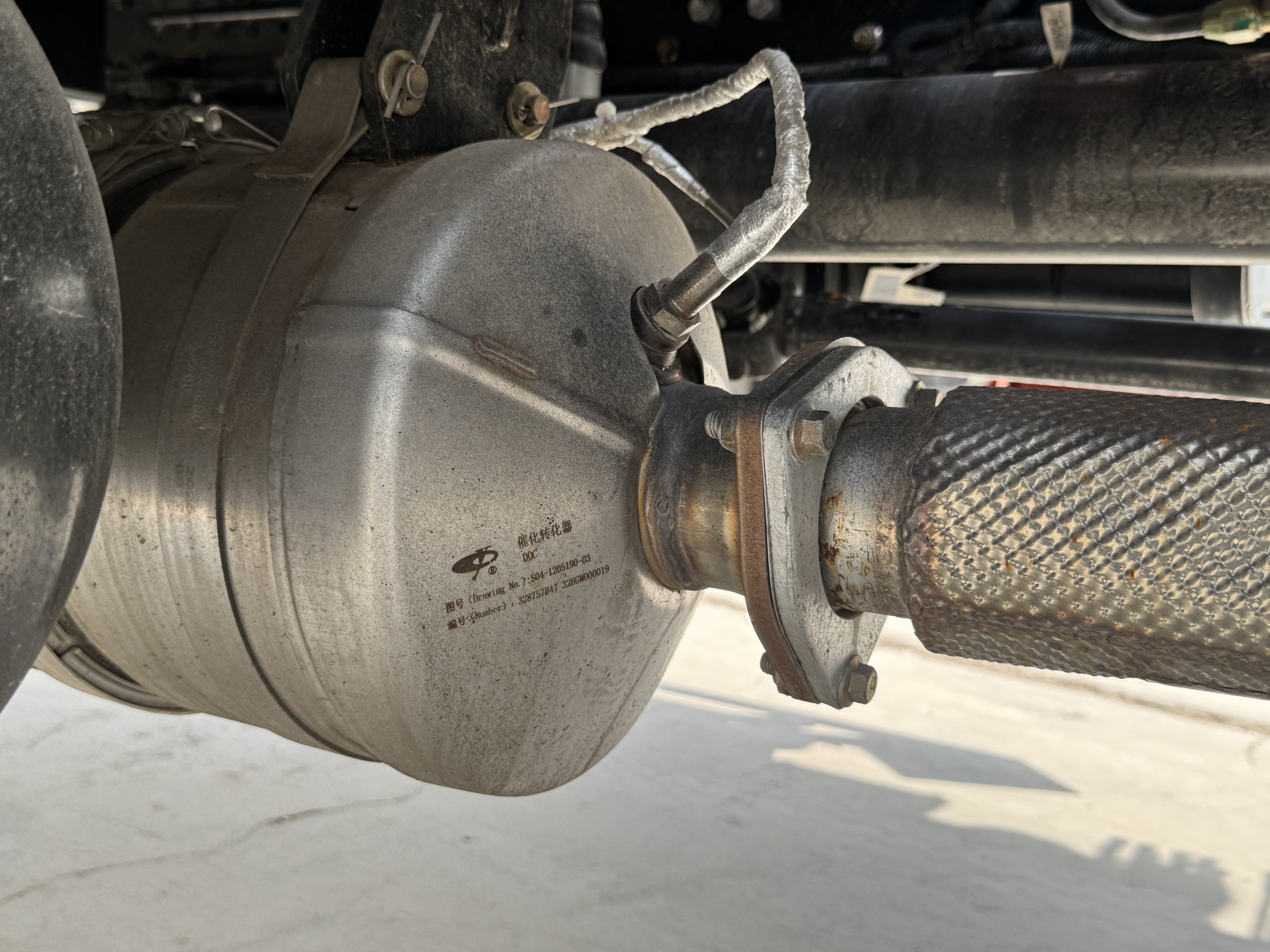 BTC-004-XCMG-SQZ200-Boom-truck-cranes-inspection-Engine-Exhaust-system-1