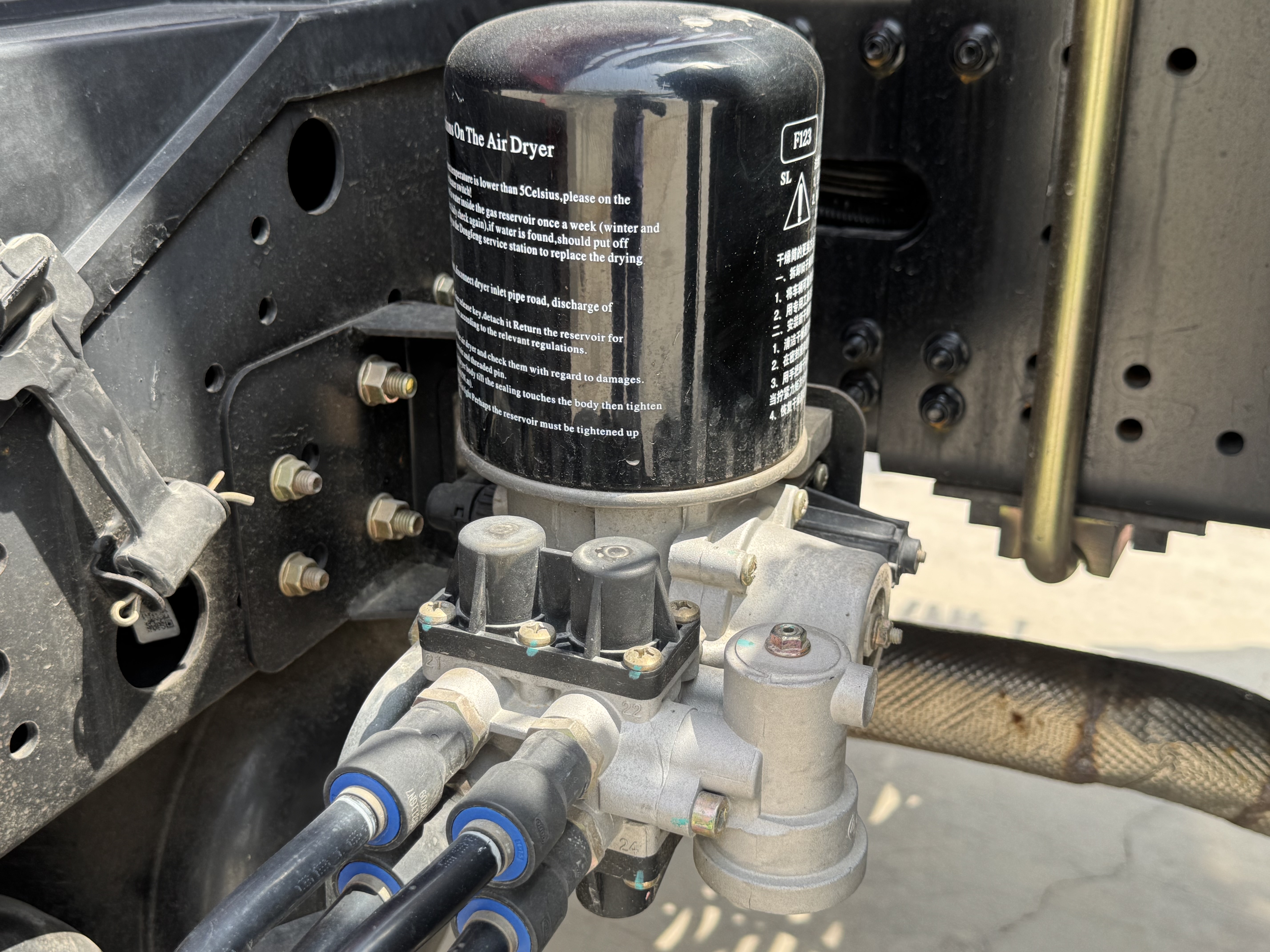 BTC-004-XCMG-SQZ200-Boom-truck-cranes-inspection-Pneumatics-Air-dryer-1