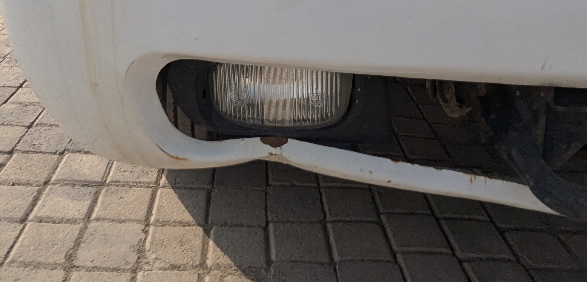 TBV-001-Mitsubishi-Fuso-Roza-Buses-inspection-Electronics-Fog-lamps-1