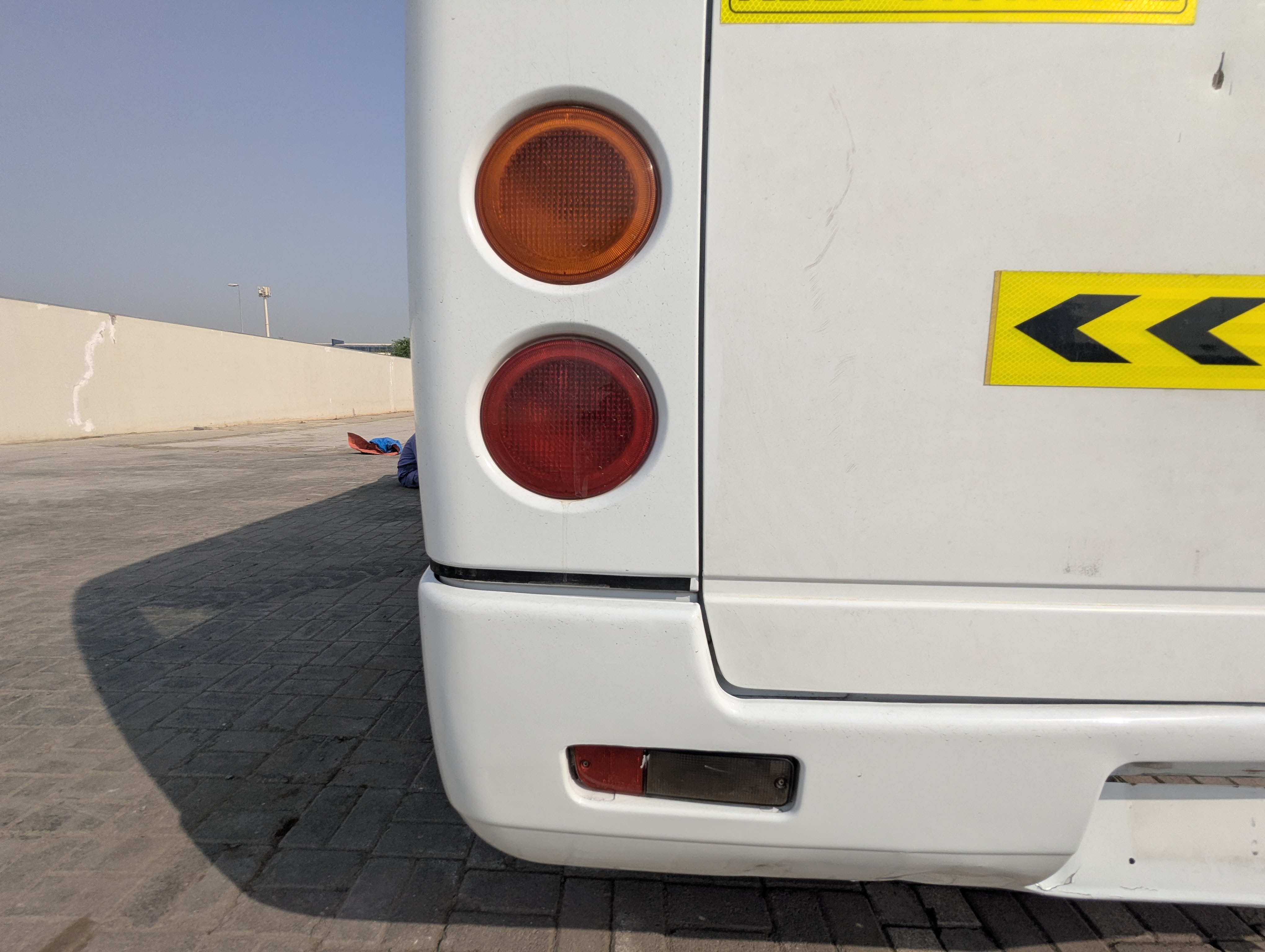 TBV-001-Mitsubishi-Fuso-Roza-Buses-inspection-Electronics-Tail-lamp-1