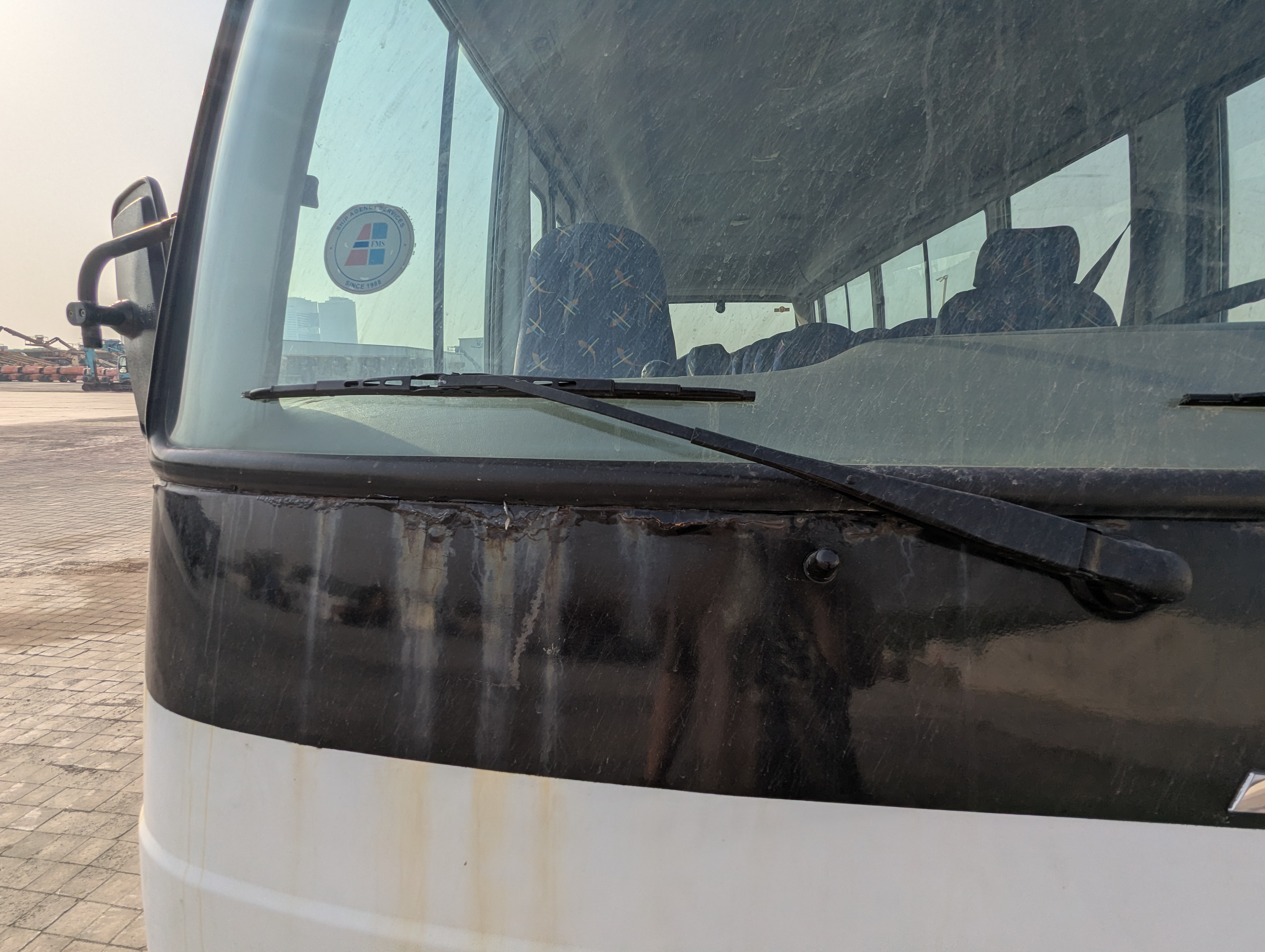 TBV-001-Mitsubishi-Fuso-Roza-Buses-inspection-Electronics-Front-wiper-1