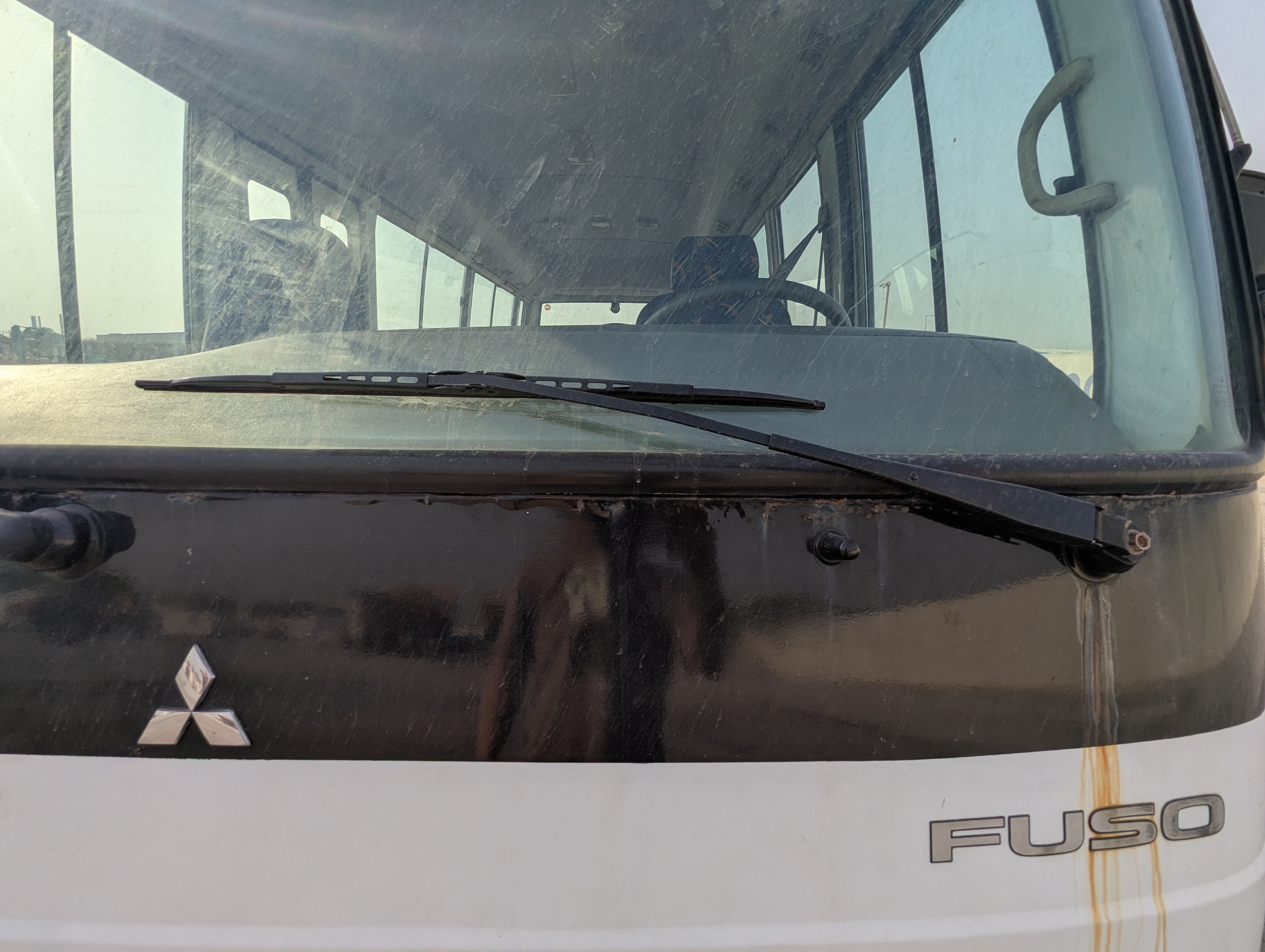 TBV-001-Mitsubishi-Fuso-Roza-Buses-inspection-Electronics-Front-wiper-1
