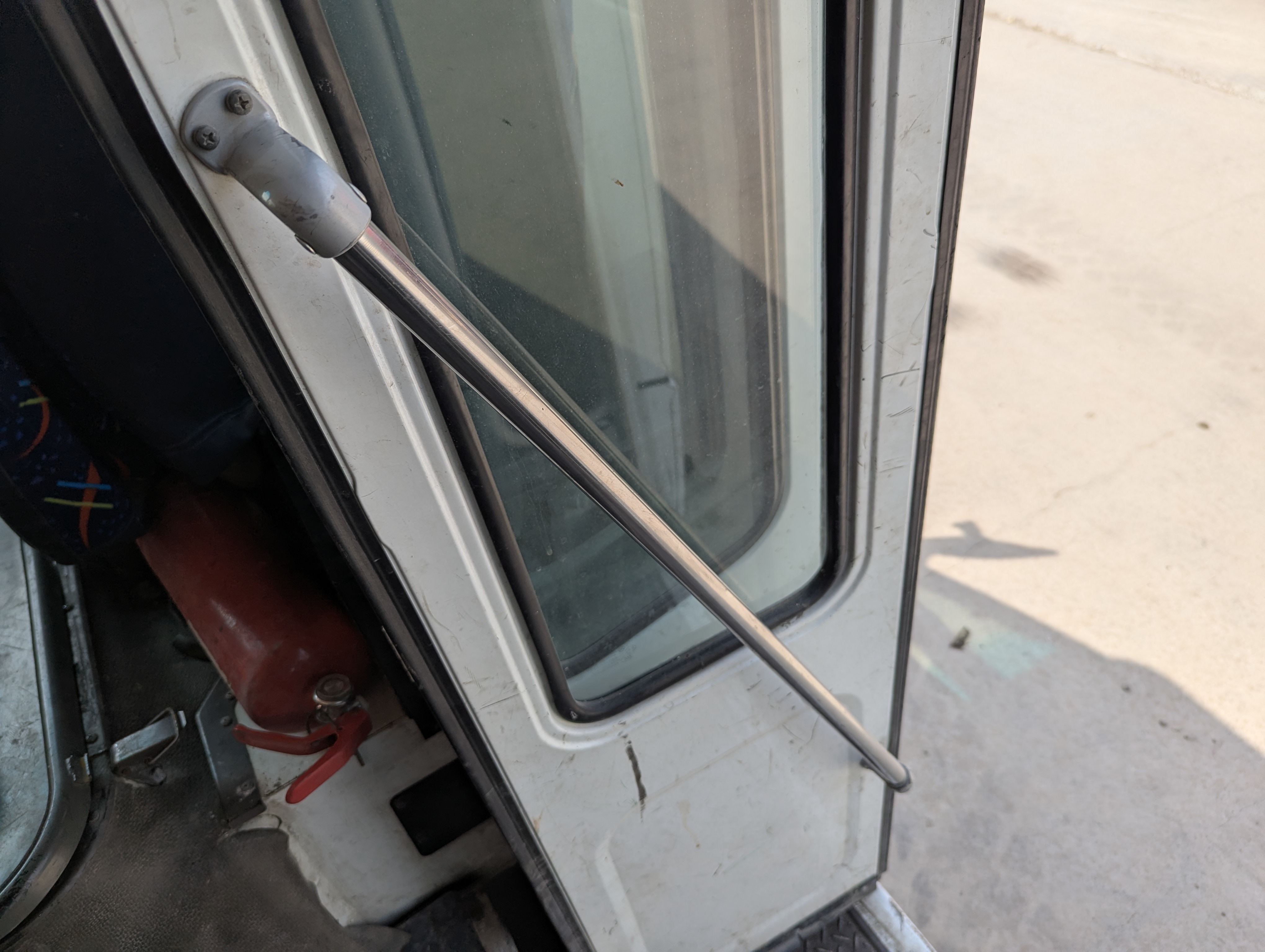 TBV-001-Mitsubishi-Fuso-Roza-Buses-inspection-Structure-Handrails-1