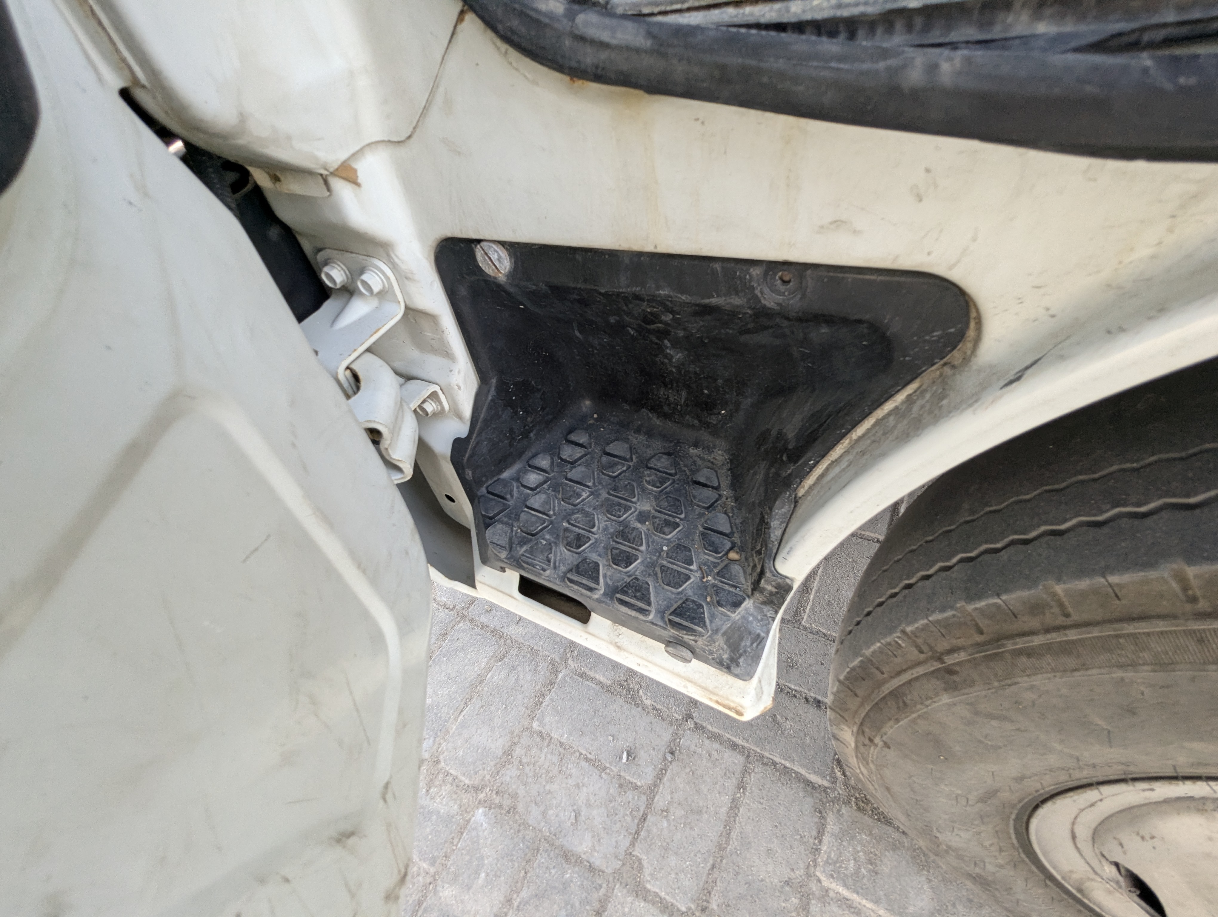 TBV-001-Mitsubishi-Fuso-Roza-Buses-inspection-Structure-Steps/ladders-1