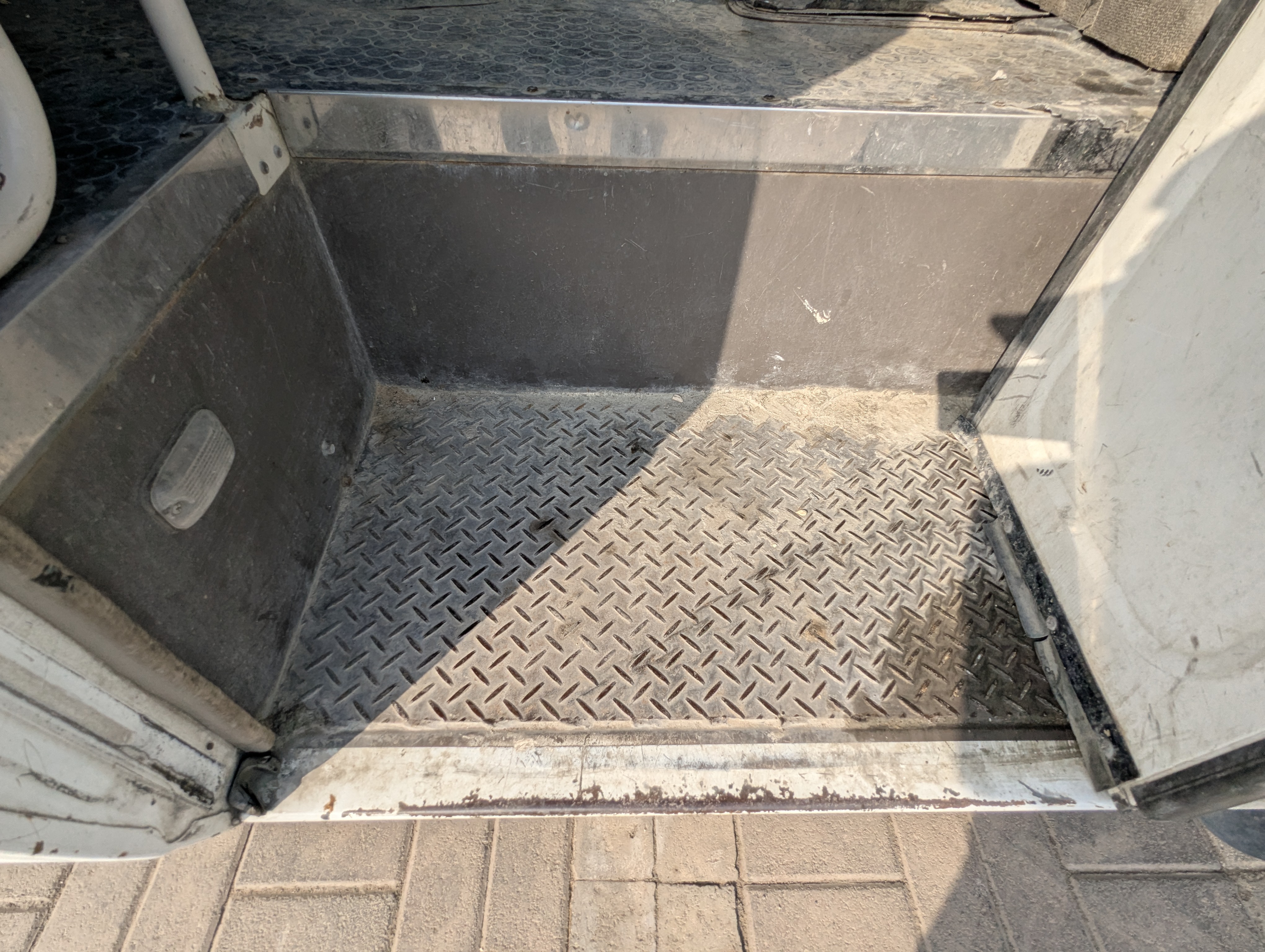 TBV-001-Mitsubishi-Fuso-Roza-Buses-inspection-Structure-Steps/ladders-1