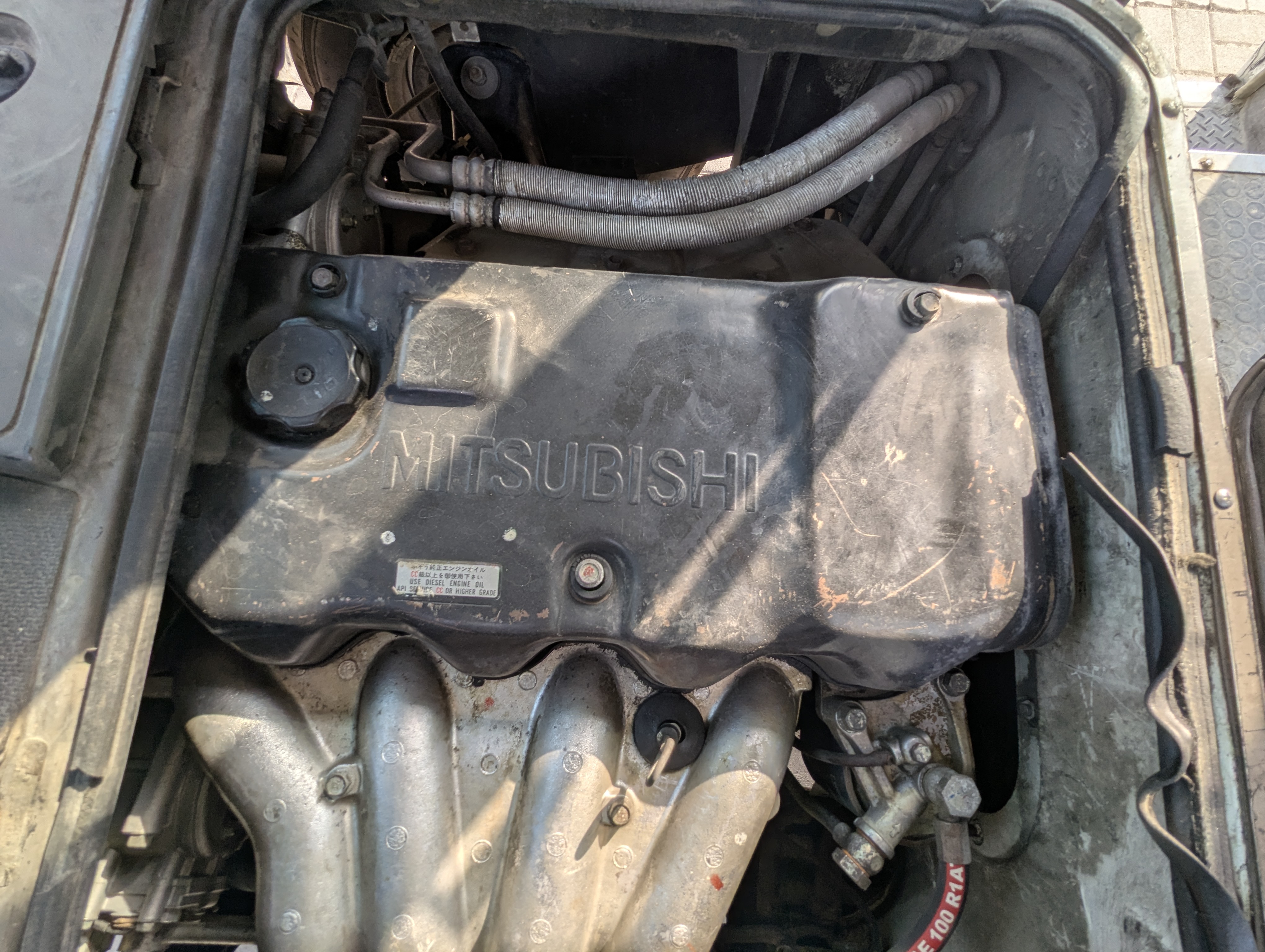 TBV-001-Mitsubishi-Fuso-Roza-Buses-inspection-Engine-Engine-bay-1