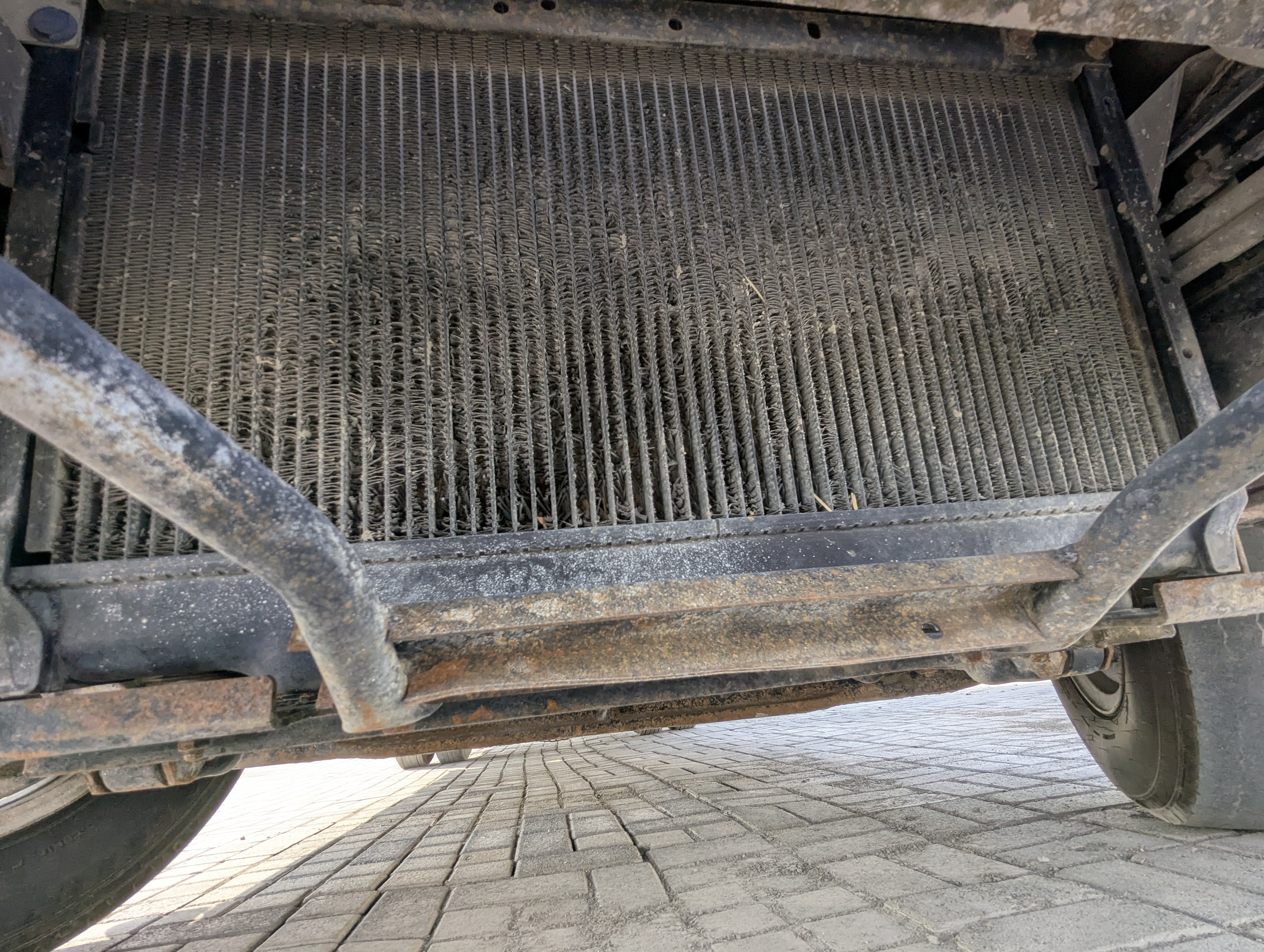 TBV-001-Mitsubishi-Fuso-Roza-Buses-inspection-Engine-Radiator-1