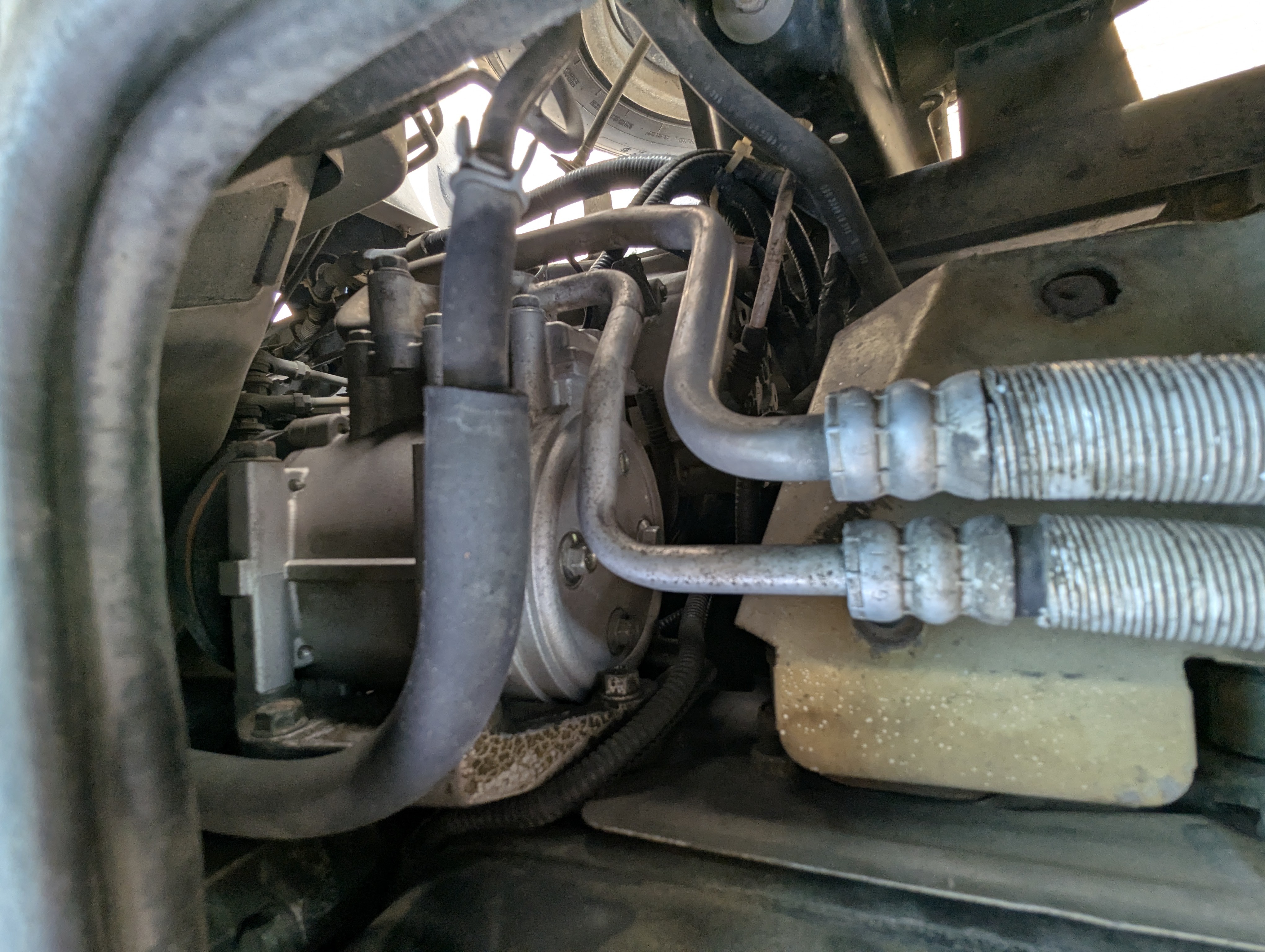 TBV-001-Mitsubishi-Fuso-Roza-Buses-inspection-Engine-A/C-compressor-1