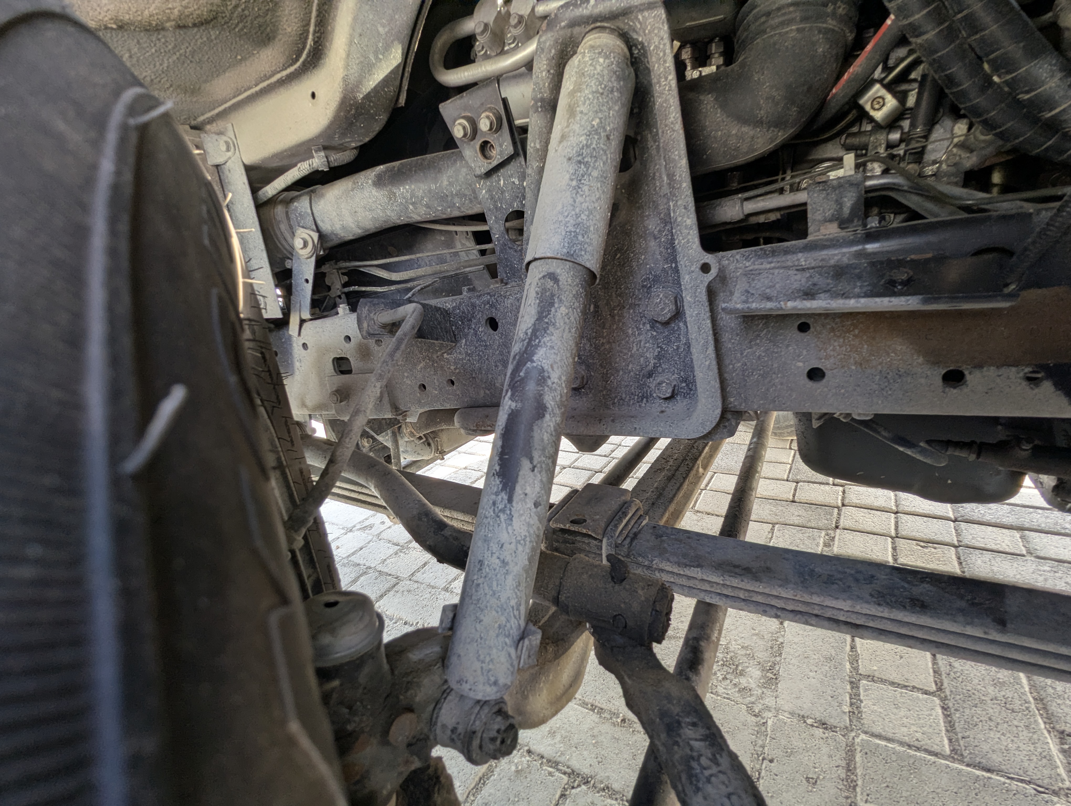 TBV-001-Mitsubishi-Fuso-Roza-Buses-inspection-Chassis-Front-suspension-1