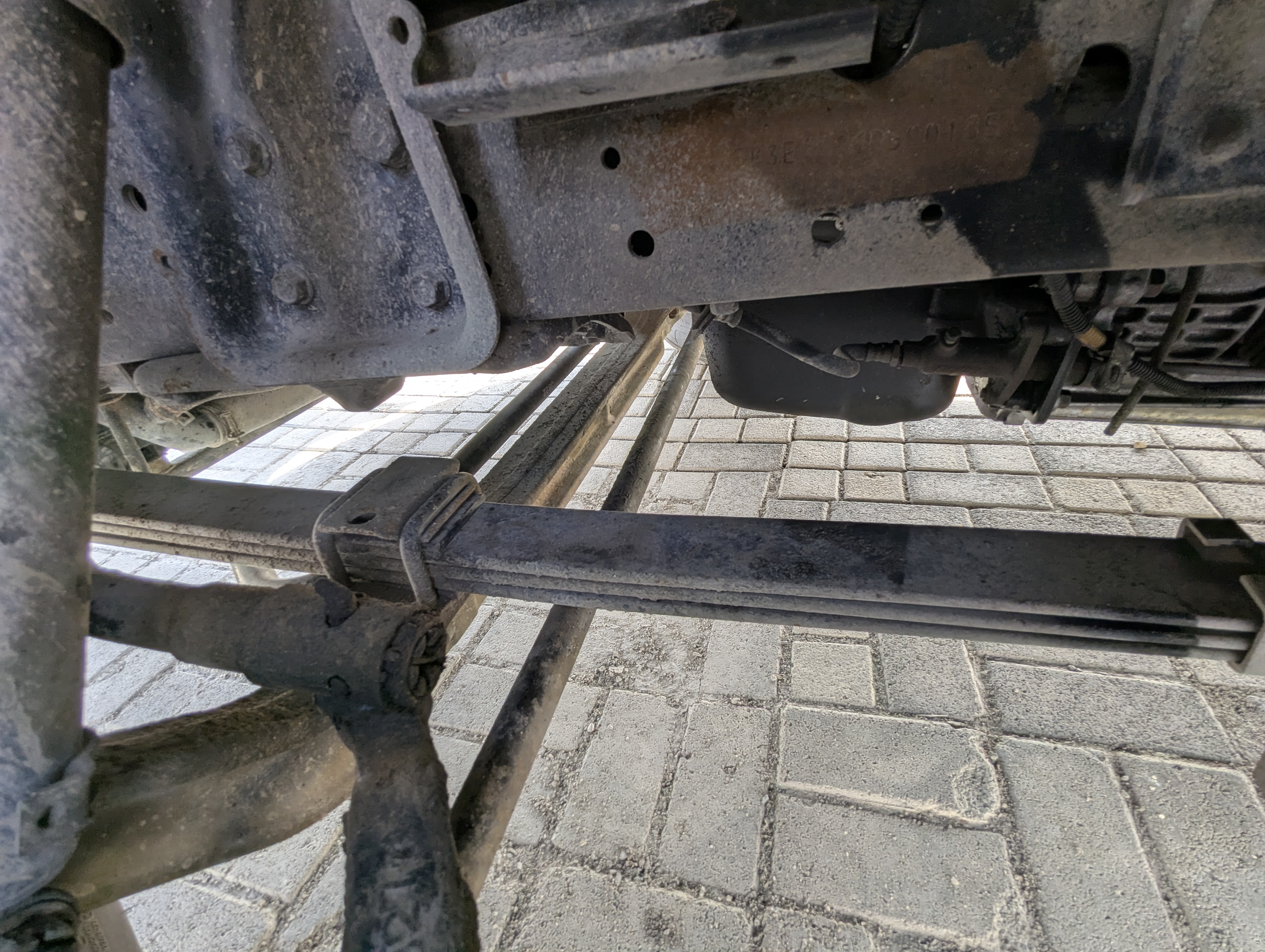 TBV-001-Mitsubishi-Fuso-Roza-Buses-inspection-Chassis-Front-suspension-1