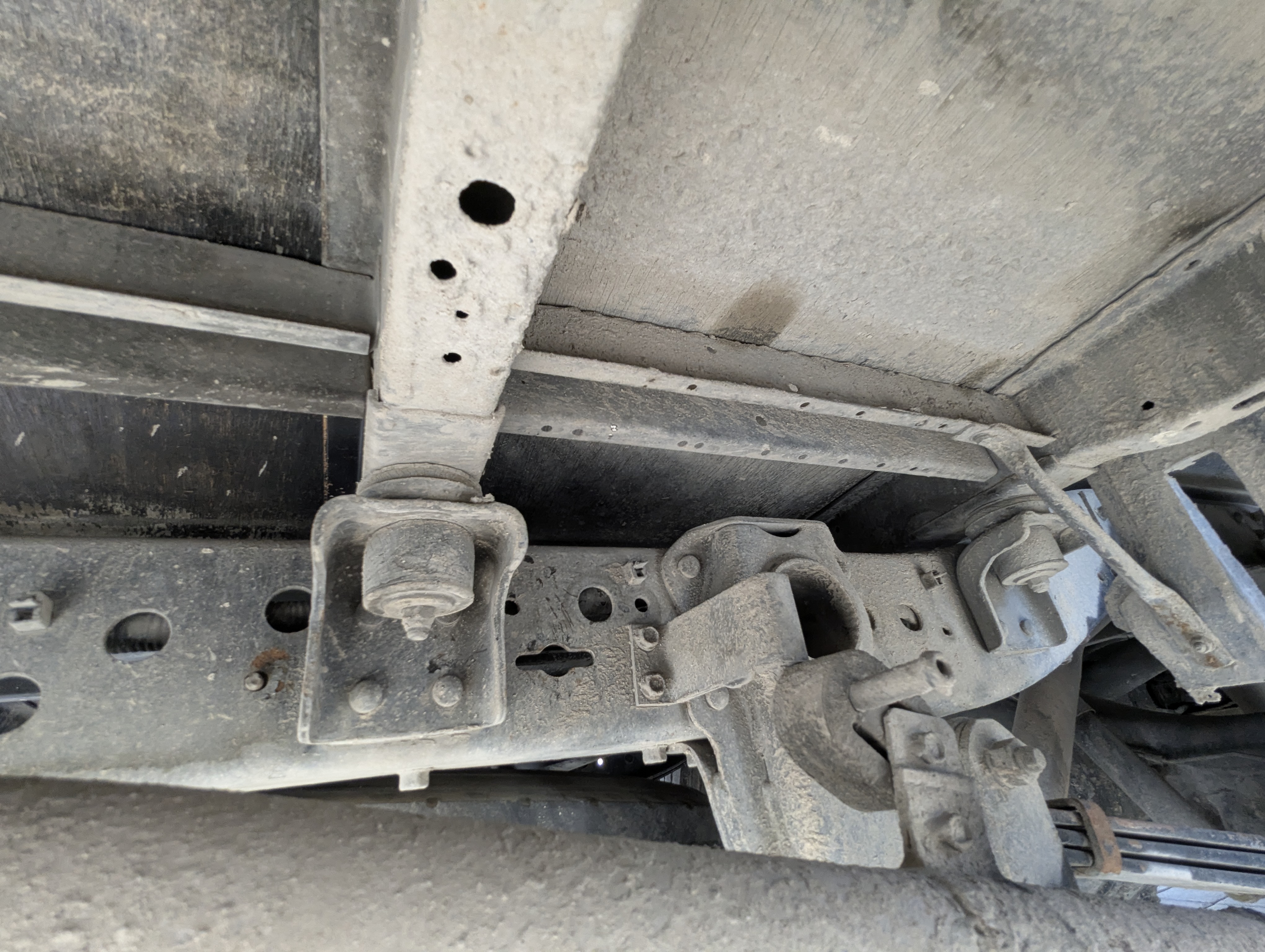 TBV-001-Mitsubishi-Fuso-Roza-Buses-inspection-Chassis-Frame-condition-1