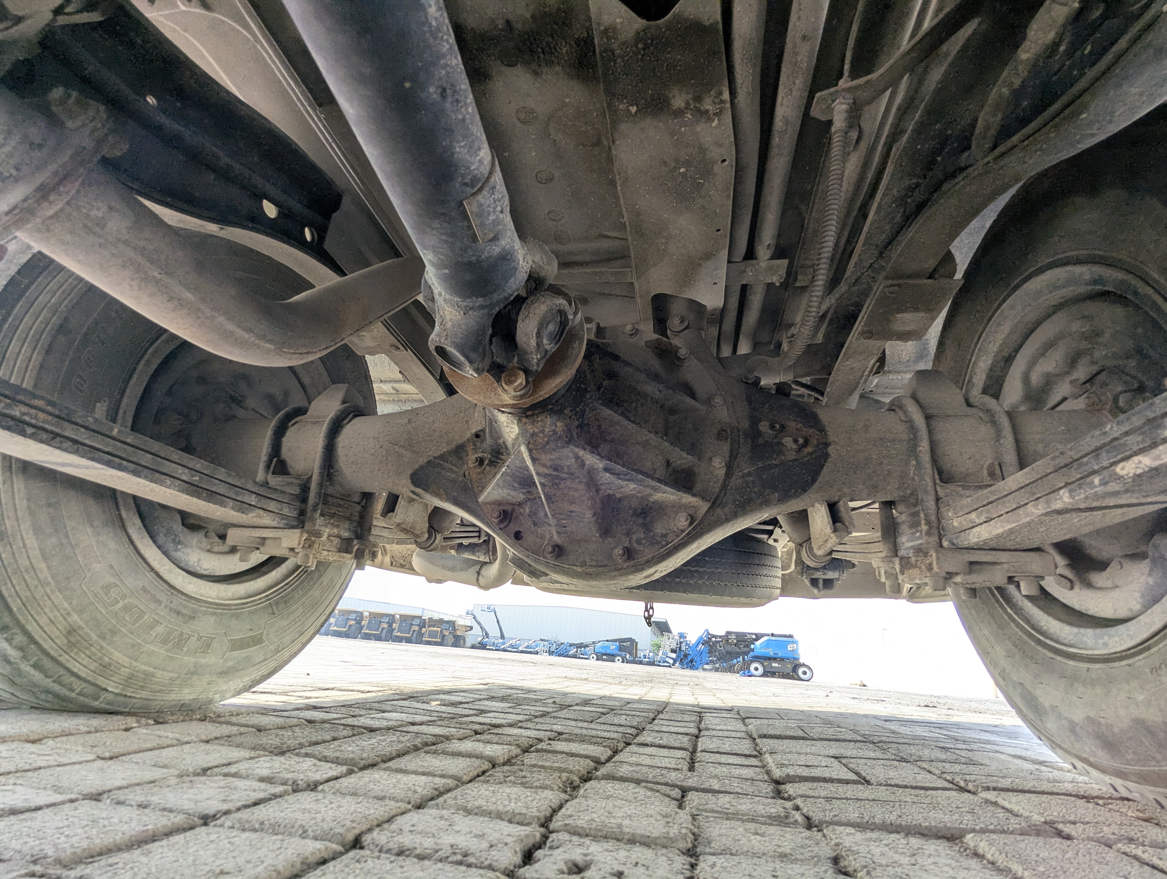 TBV-001-Mitsubishi-Fuso-Roza-Buses-inspection-Drive-system-Propeller-shaft-1