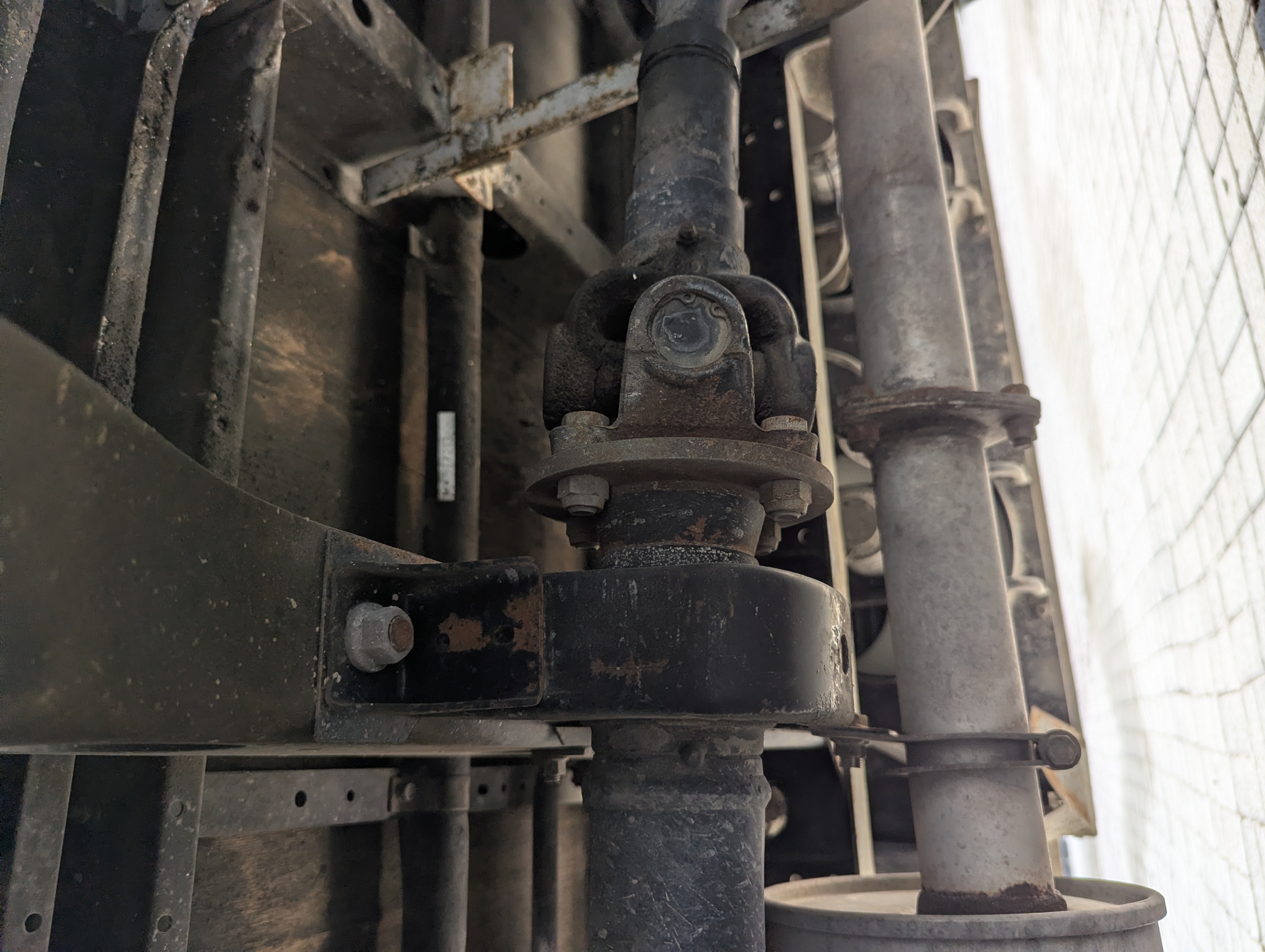 TBV-001-Mitsubishi-Fuso-Roza-Buses-inspection-Drive-system-Propeller-shaft-4