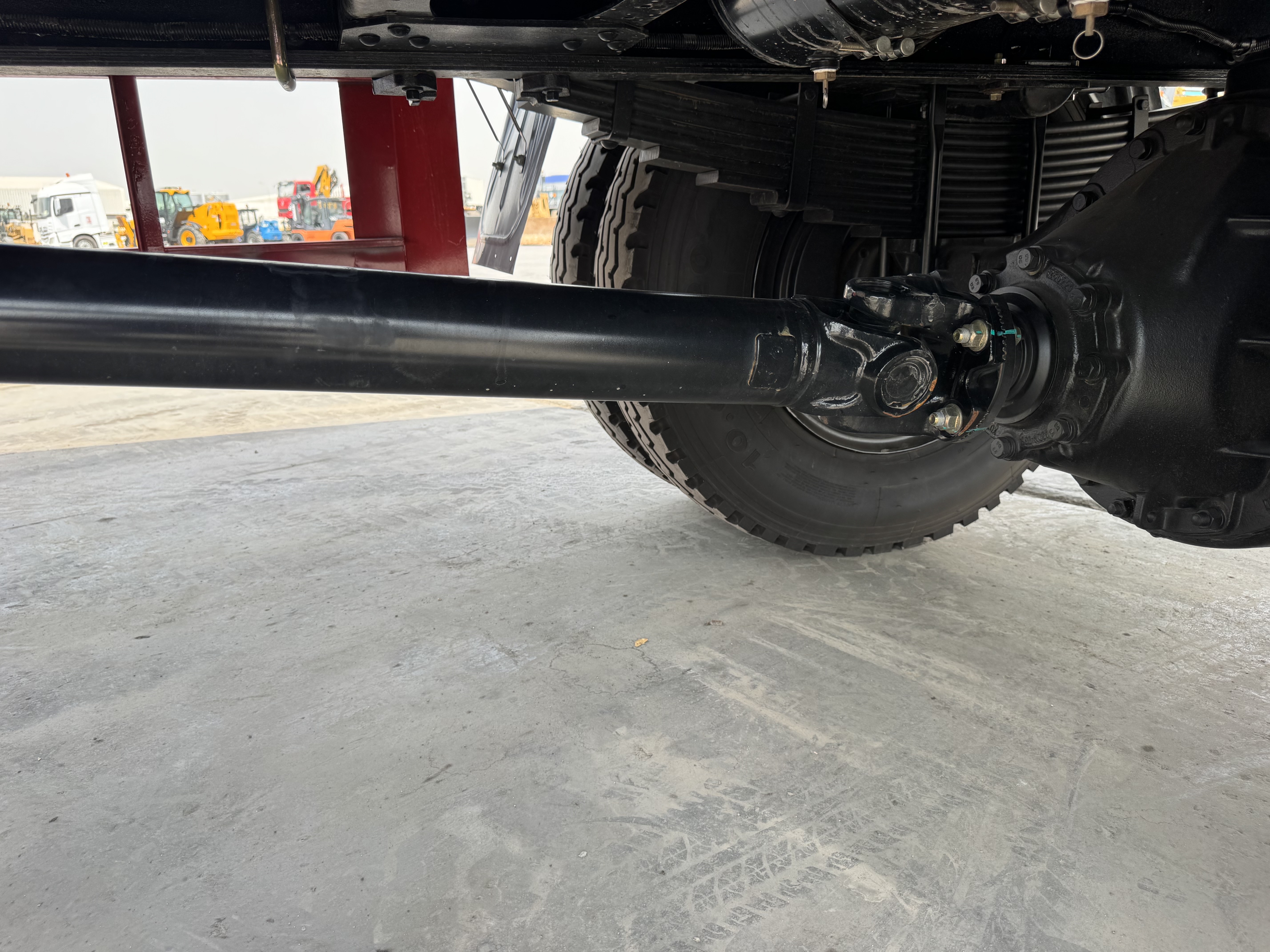 BTC-004-XCMG-SQZ200-Boom-truck-cranes-inspection-Drive-system-Propeller-shaft-3