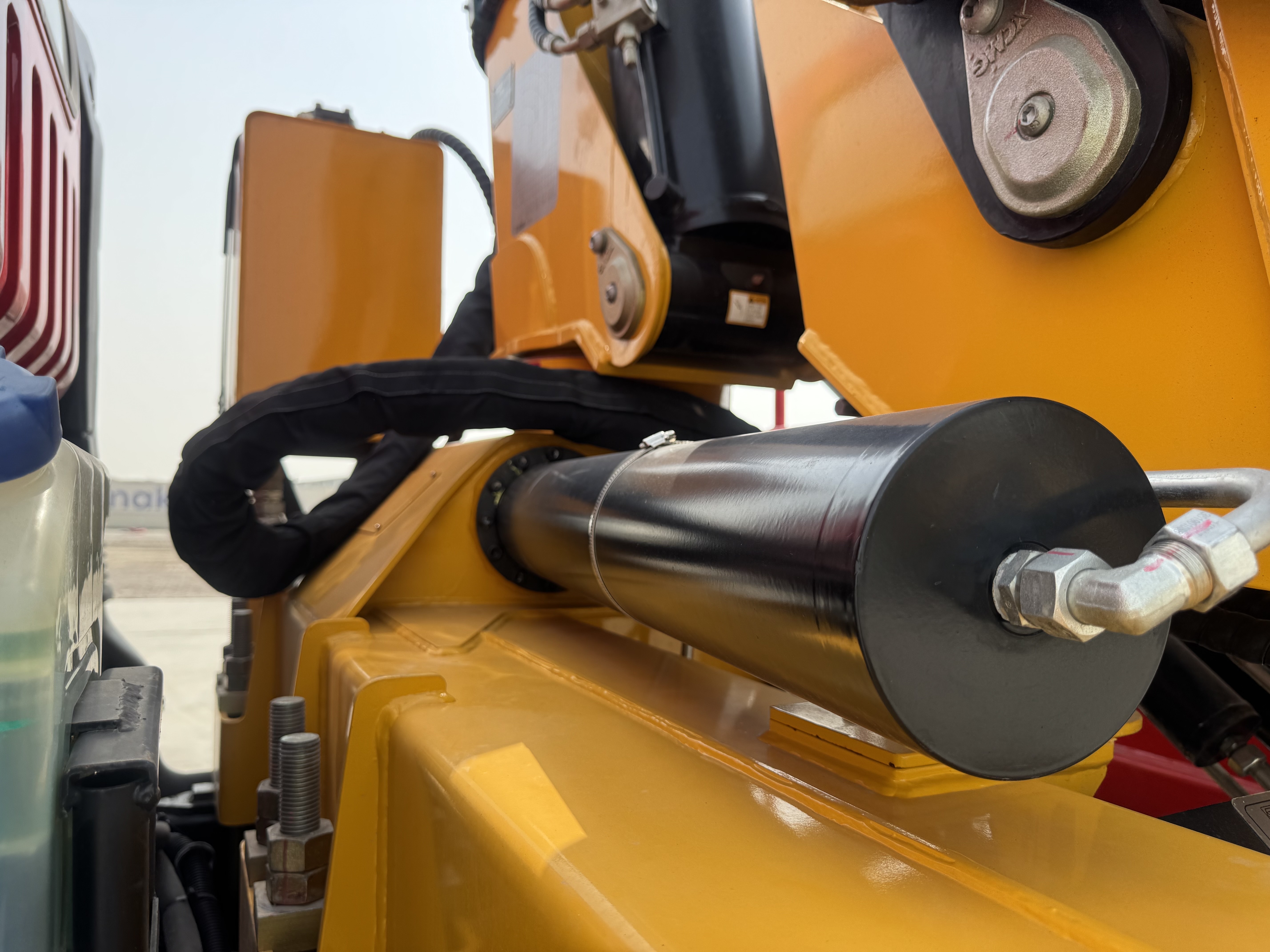BTC-004-XCMG-SQZ200-Boom-truck-cranes-inspection-Structure-Turntable/slewing-assembly-1