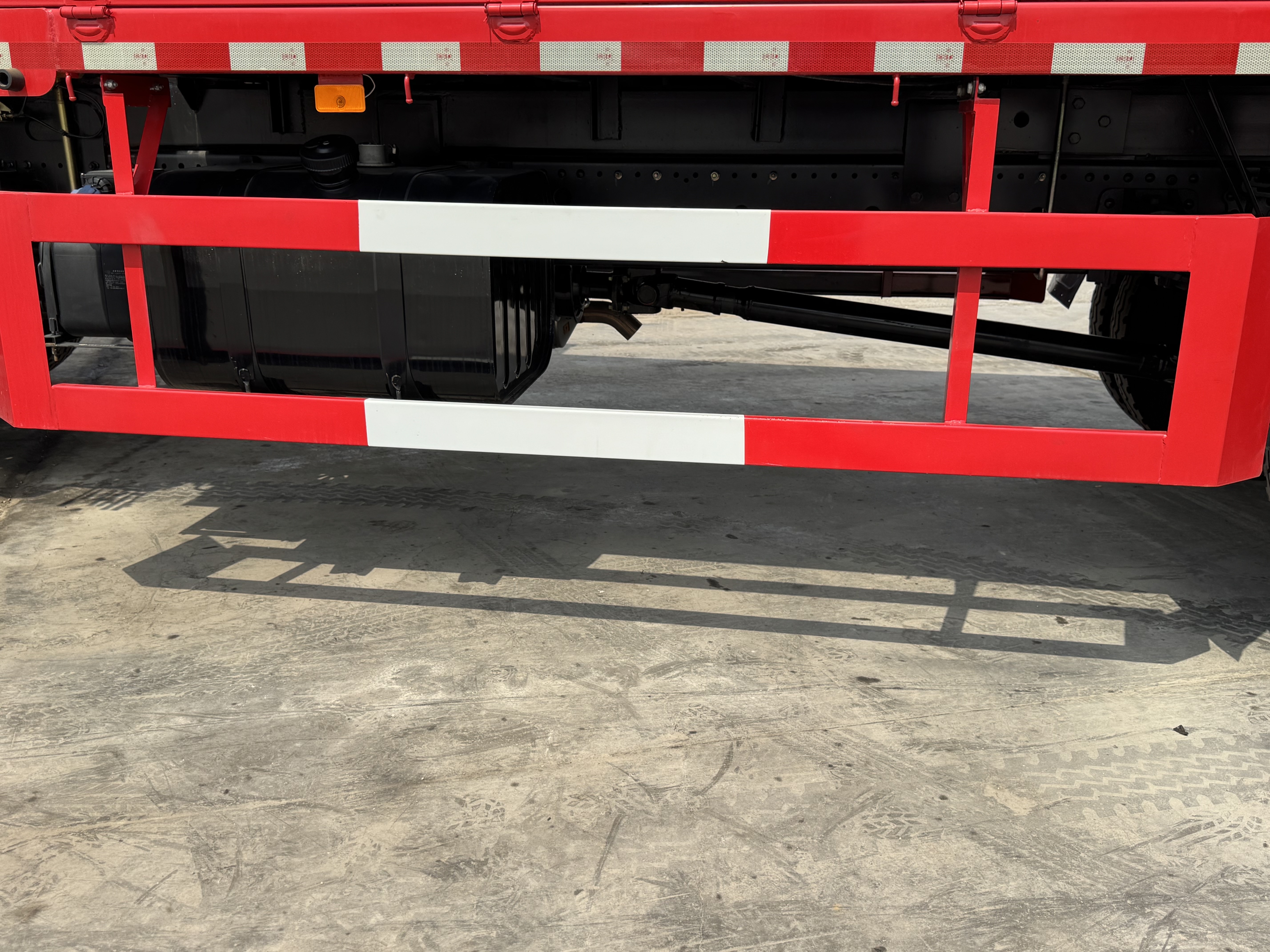 BTC-004-XCMG-SQZ200-Boom-truck-cranes-inspection-Structure-Steps/ladders-1
