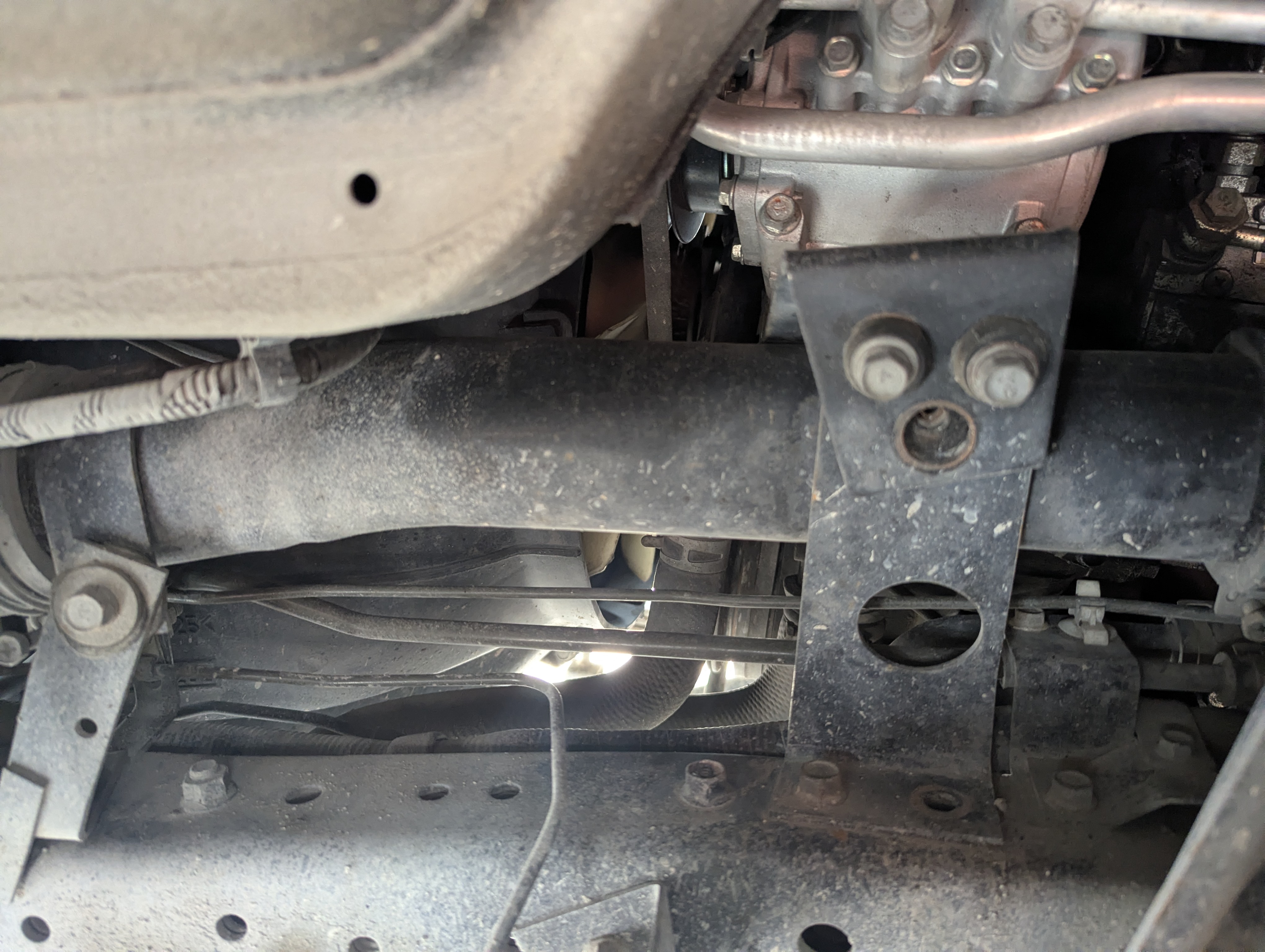 TBV-001-Mitsubishi-Fuso-Roza-Buses-inspection-Engine-Air-intake-system-1