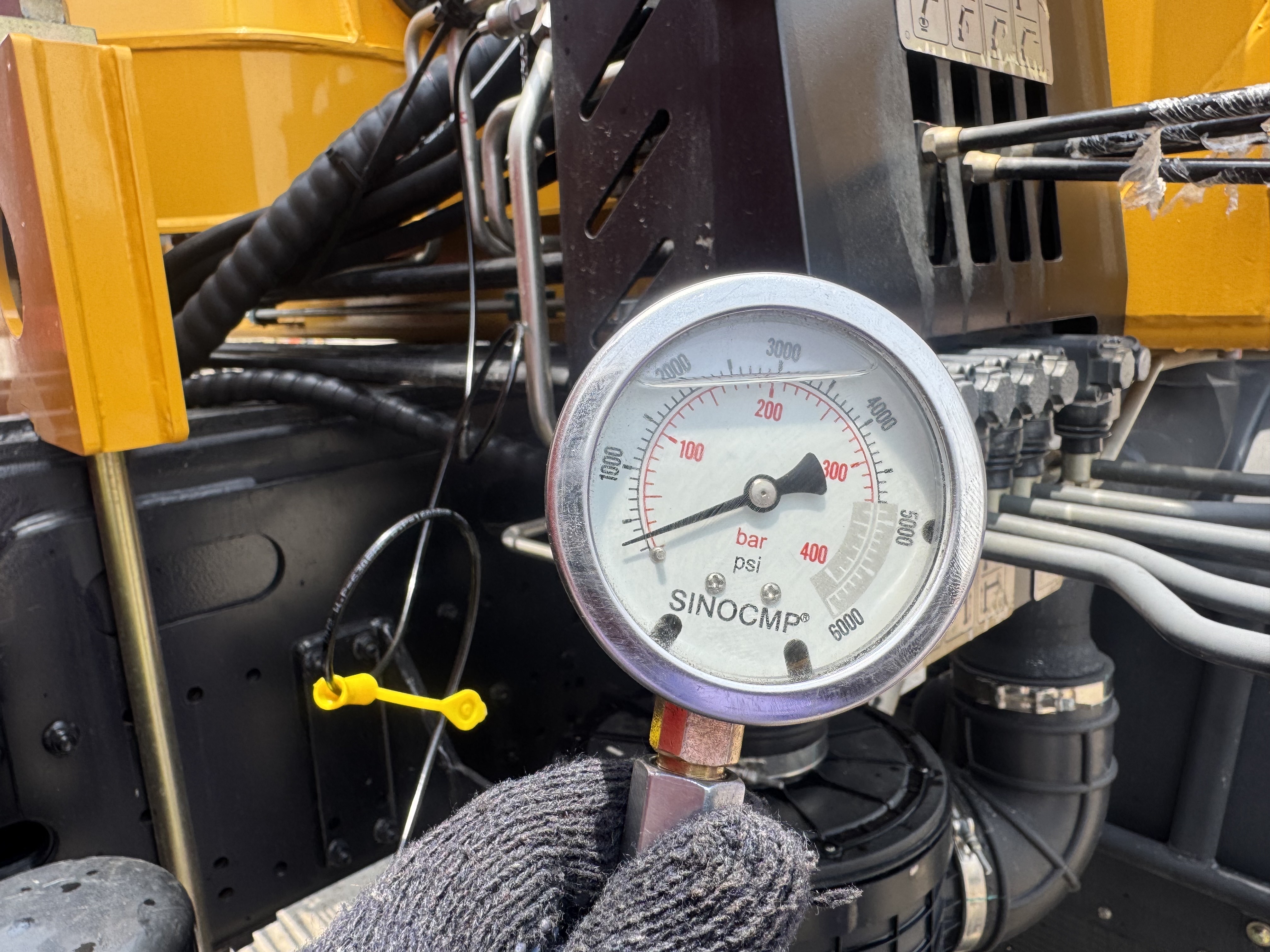 BTC-004-XCMG-SQZ200-Boom-truck-cranes-inspection-Pressures-Hydraulic-pump-neutral-position-pressure-1