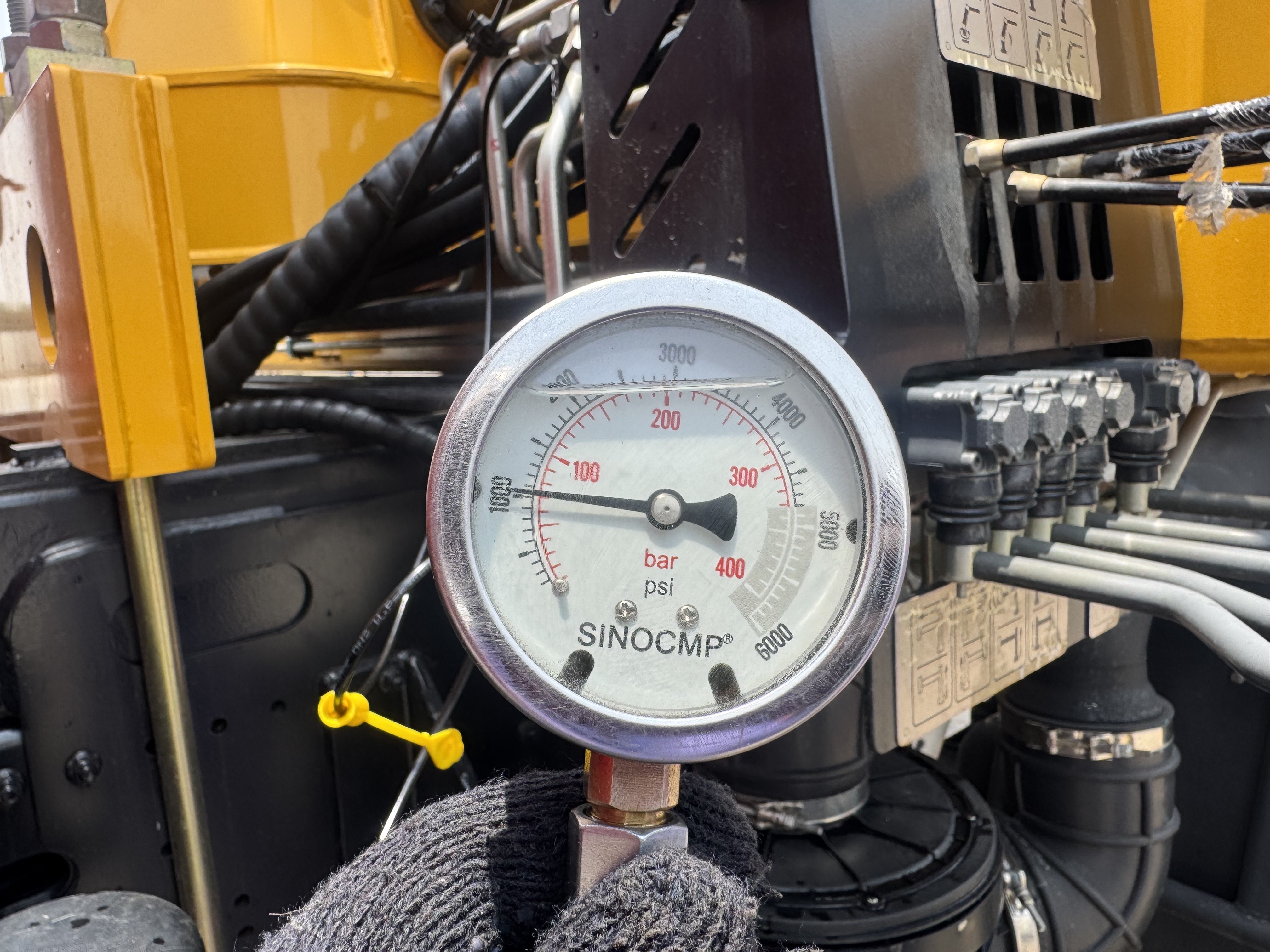 BTC-004-XCMG-SQZ200-Boom-truck-cranes-inspection-Pressures-Hydraulic-pump-neutral-position-pressure-1