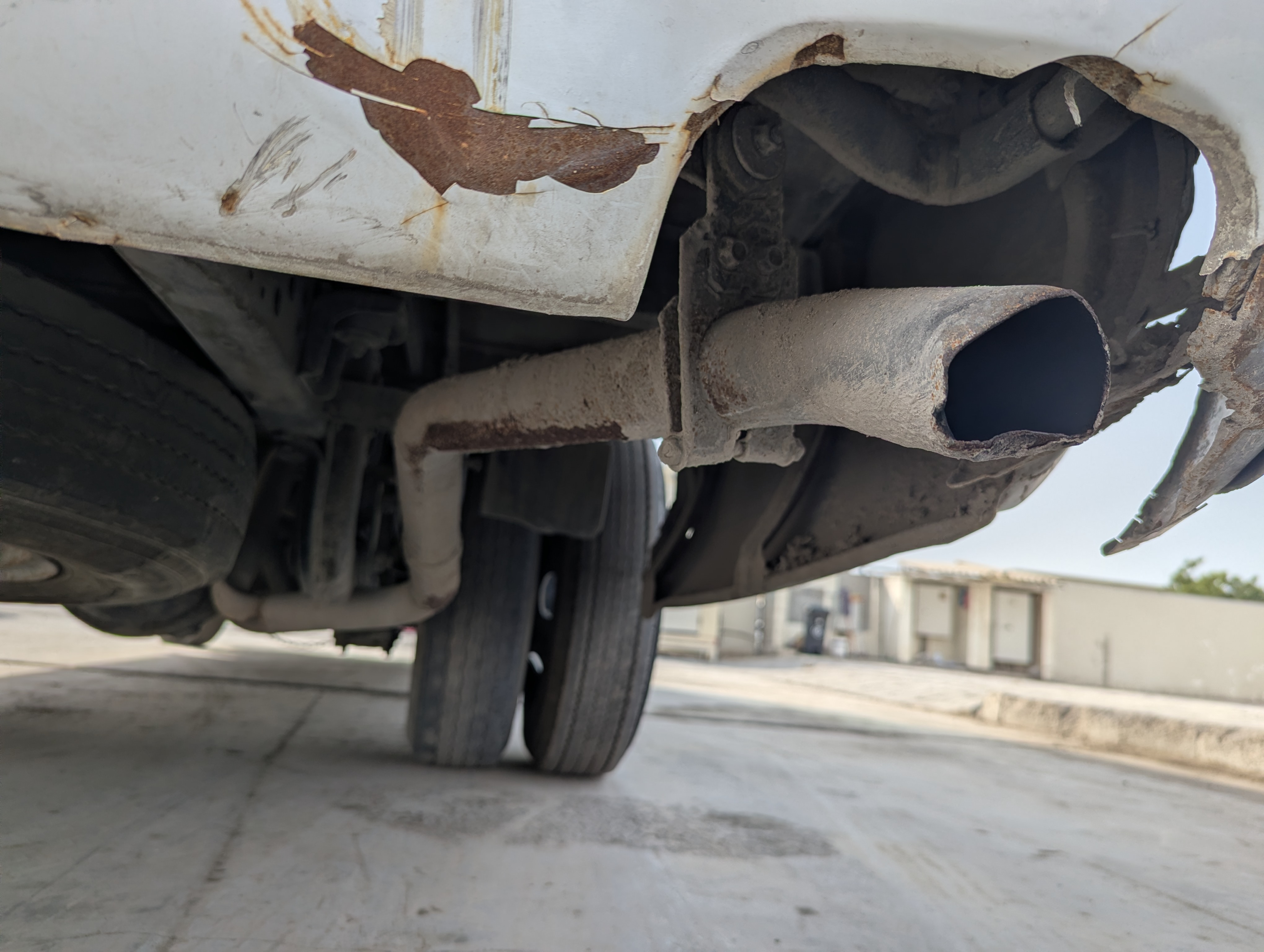 TBV-001-Mitsubishi-Fuso-Roza-Buses-inspection-Engine-Exhaust-system-1