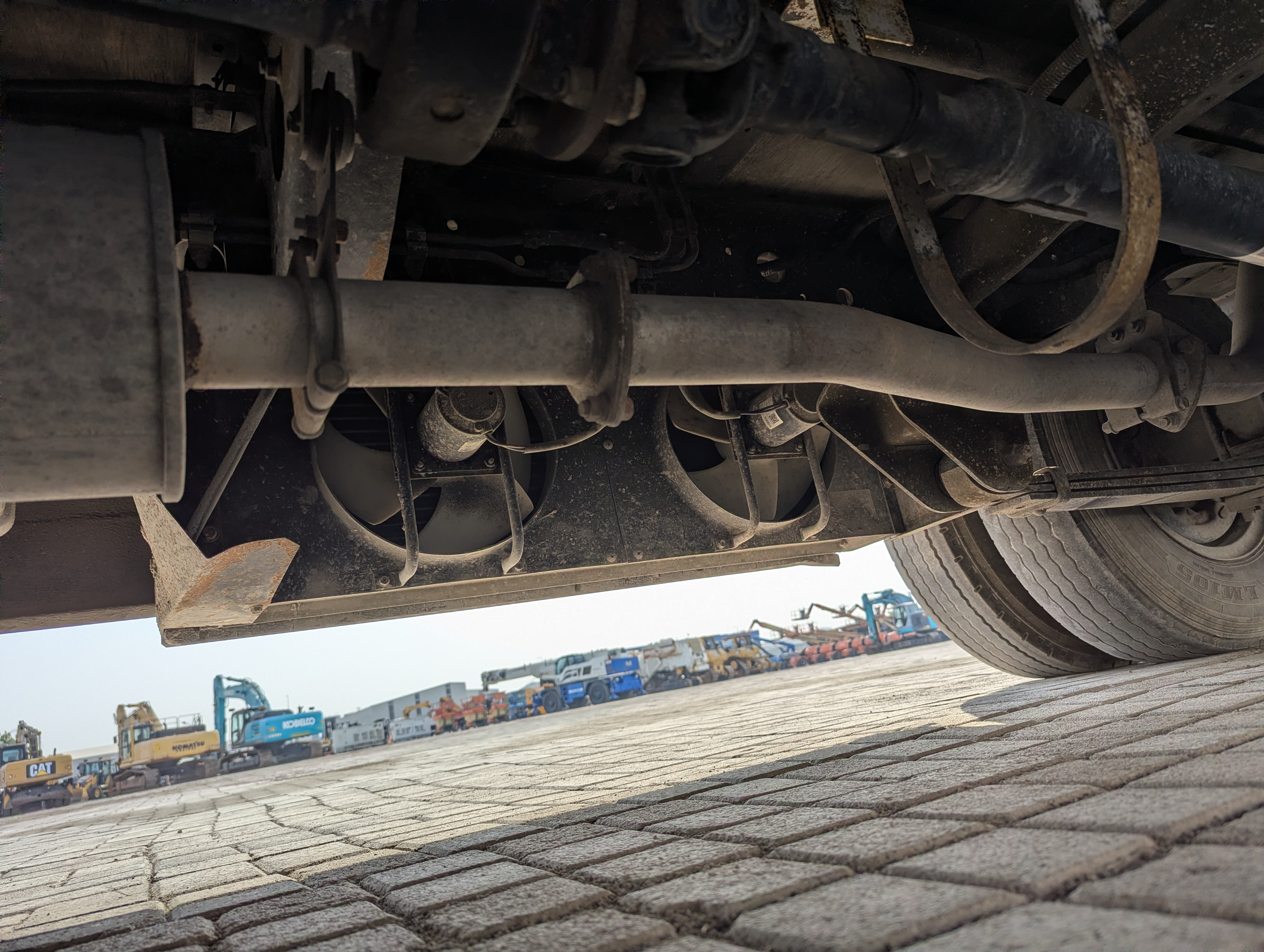 TBV-001-Mitsubishi-Fuso-Roza-Buses-inspection-Engine-Exhaust-system-1