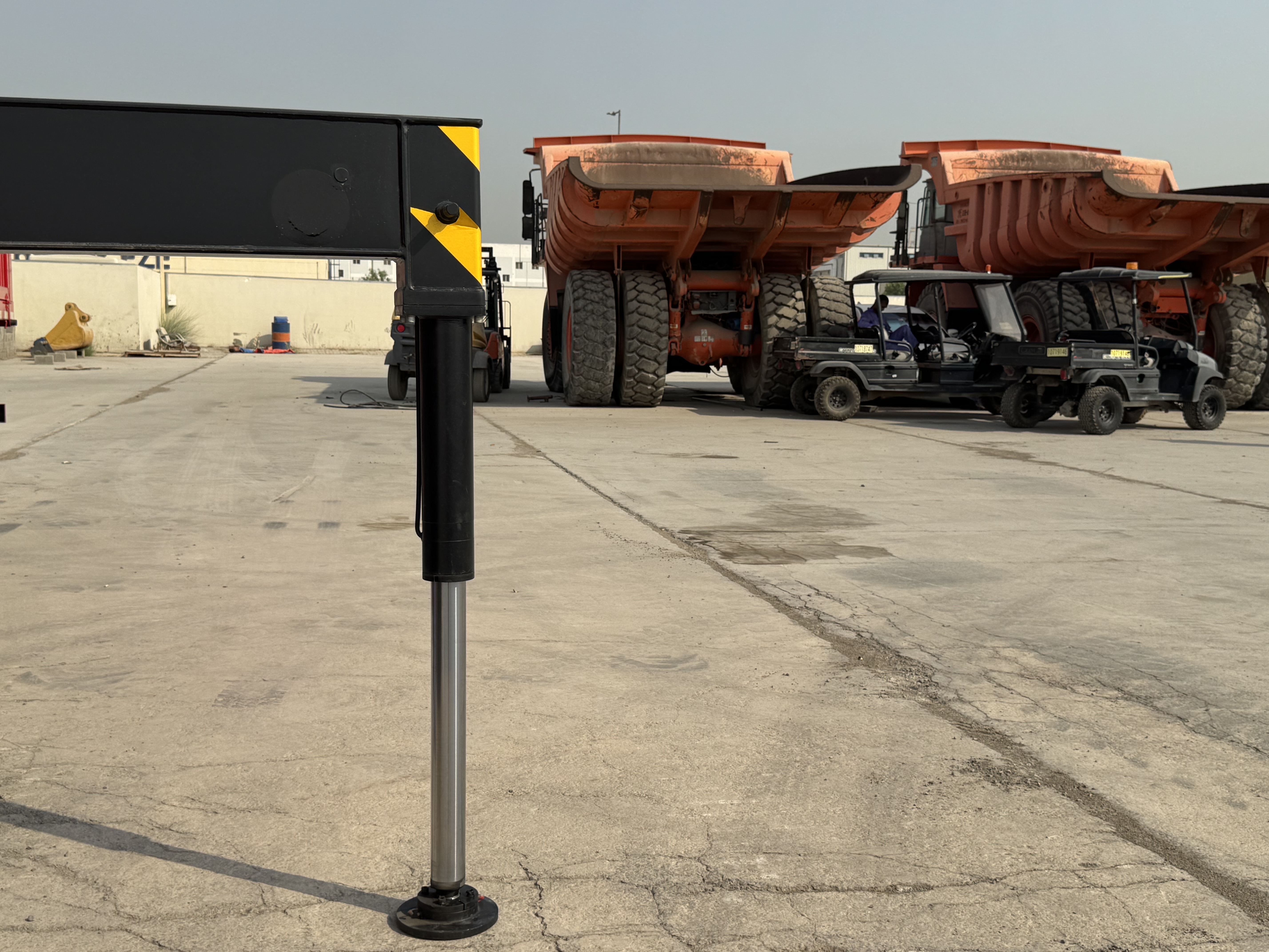 BTC-004-XCMG-SQZ200-Boom-truck-cranes-inspection-Structure-Outriggers-1