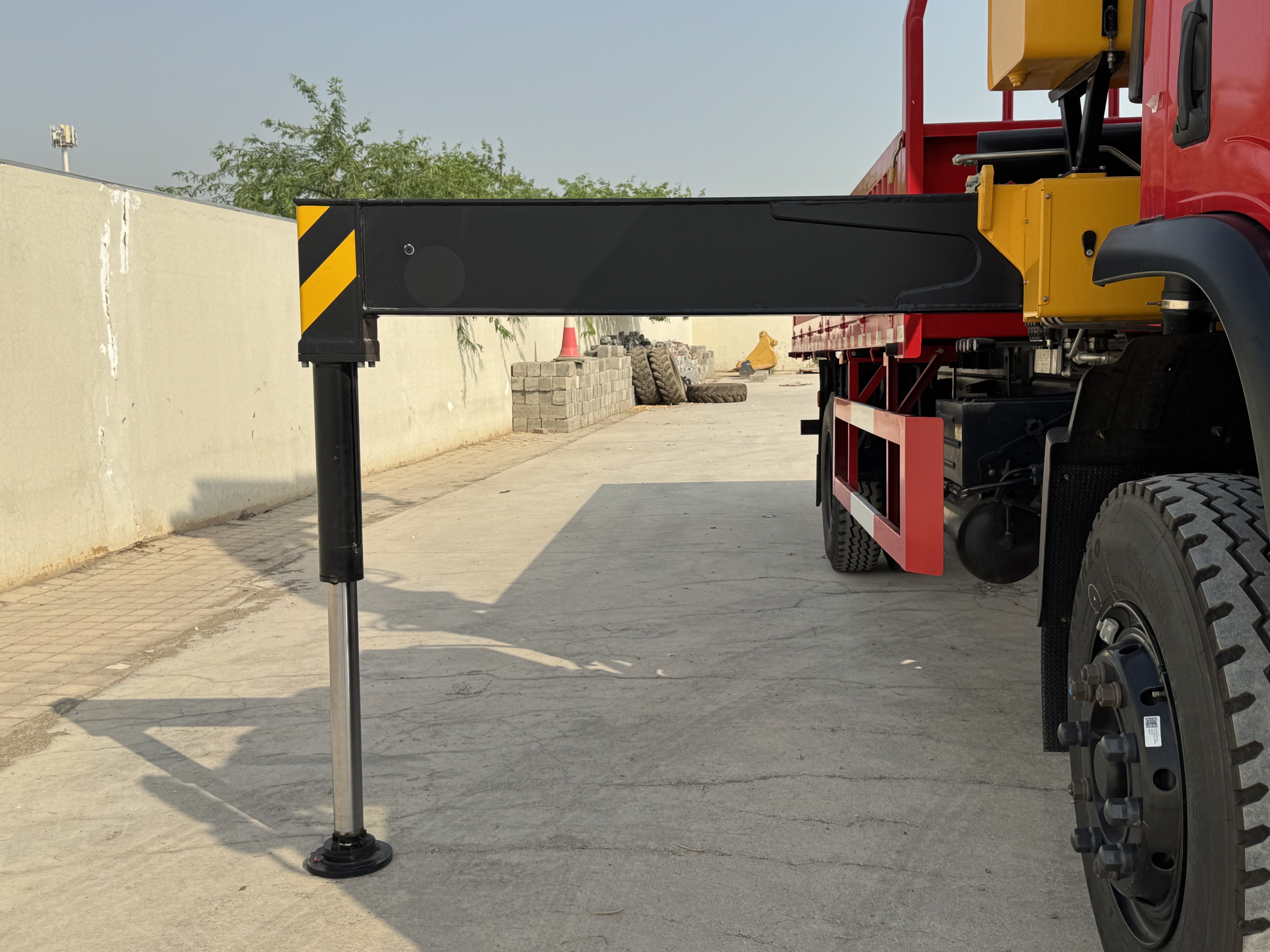 BTC-004-XCMG-SQZ200-Boom-truck-cranes-inspection-Structure-Outriggers-1