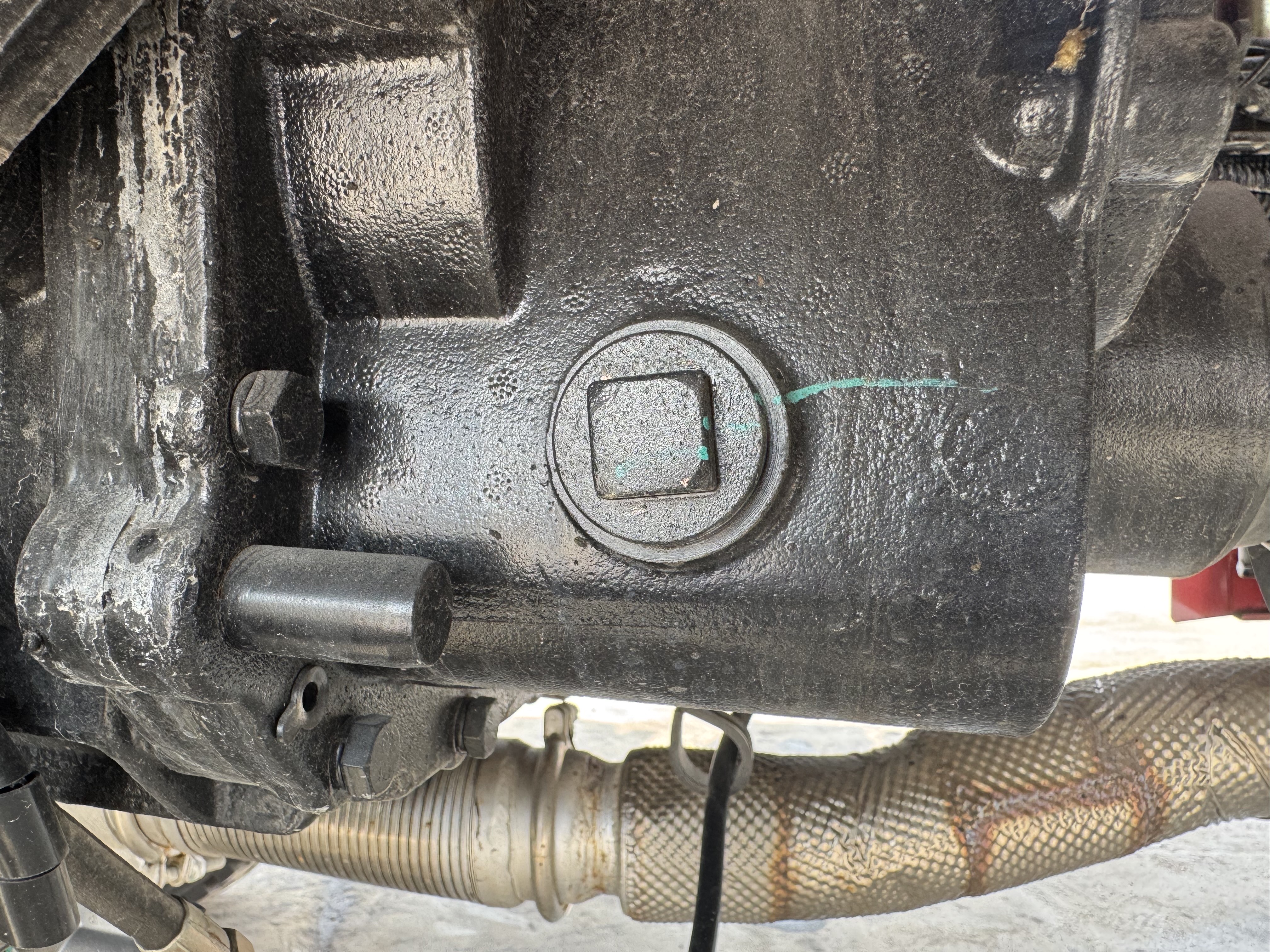 BTC-004-XCMG-SQZ200-Boom-truck-cranes-inspection-Drive-system-Transmission-case-2