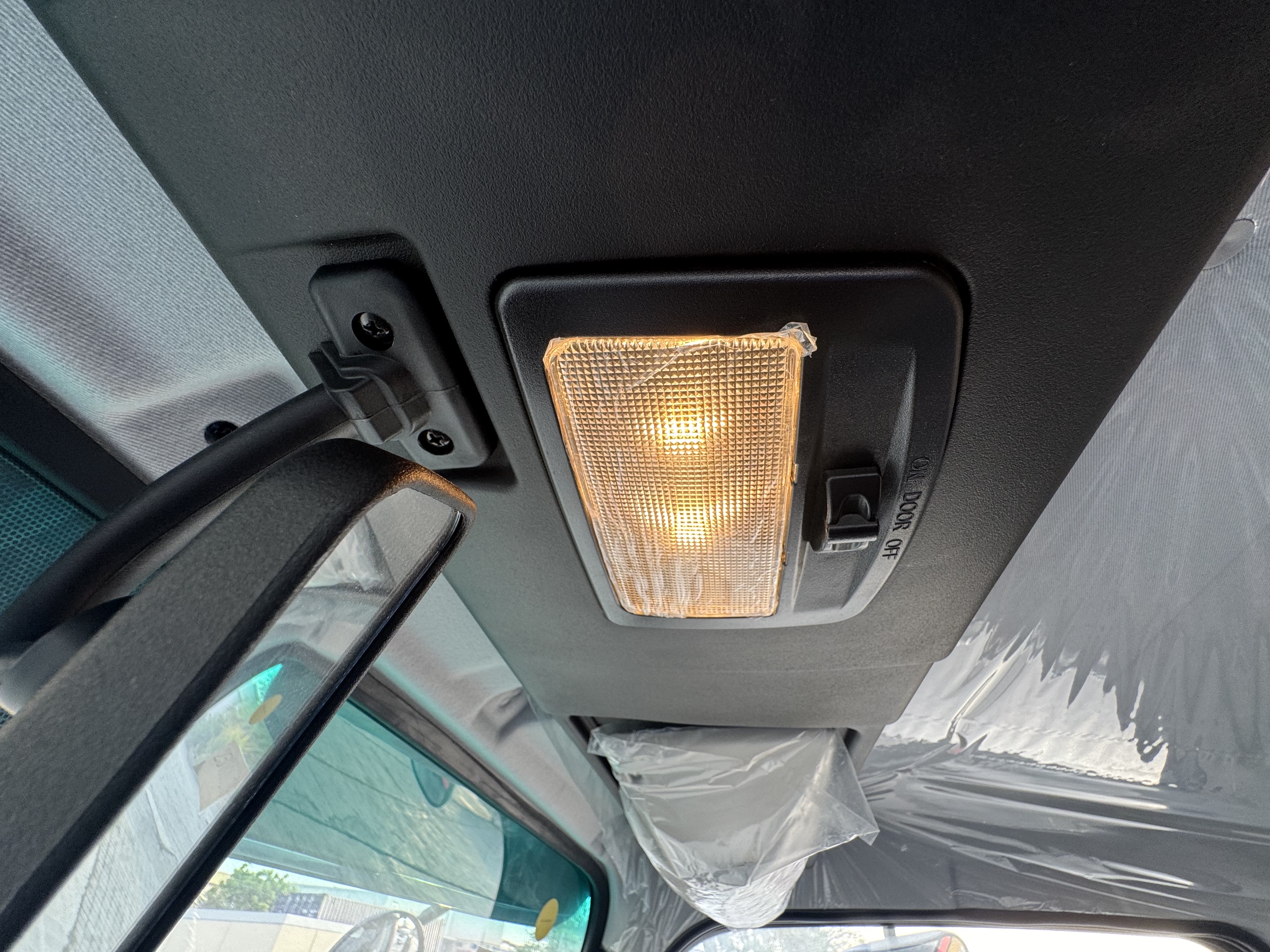 BTC-004-XCMG-SQZ200-Boom-truck-cranes-inspection-Cabin-Cabin-light-2