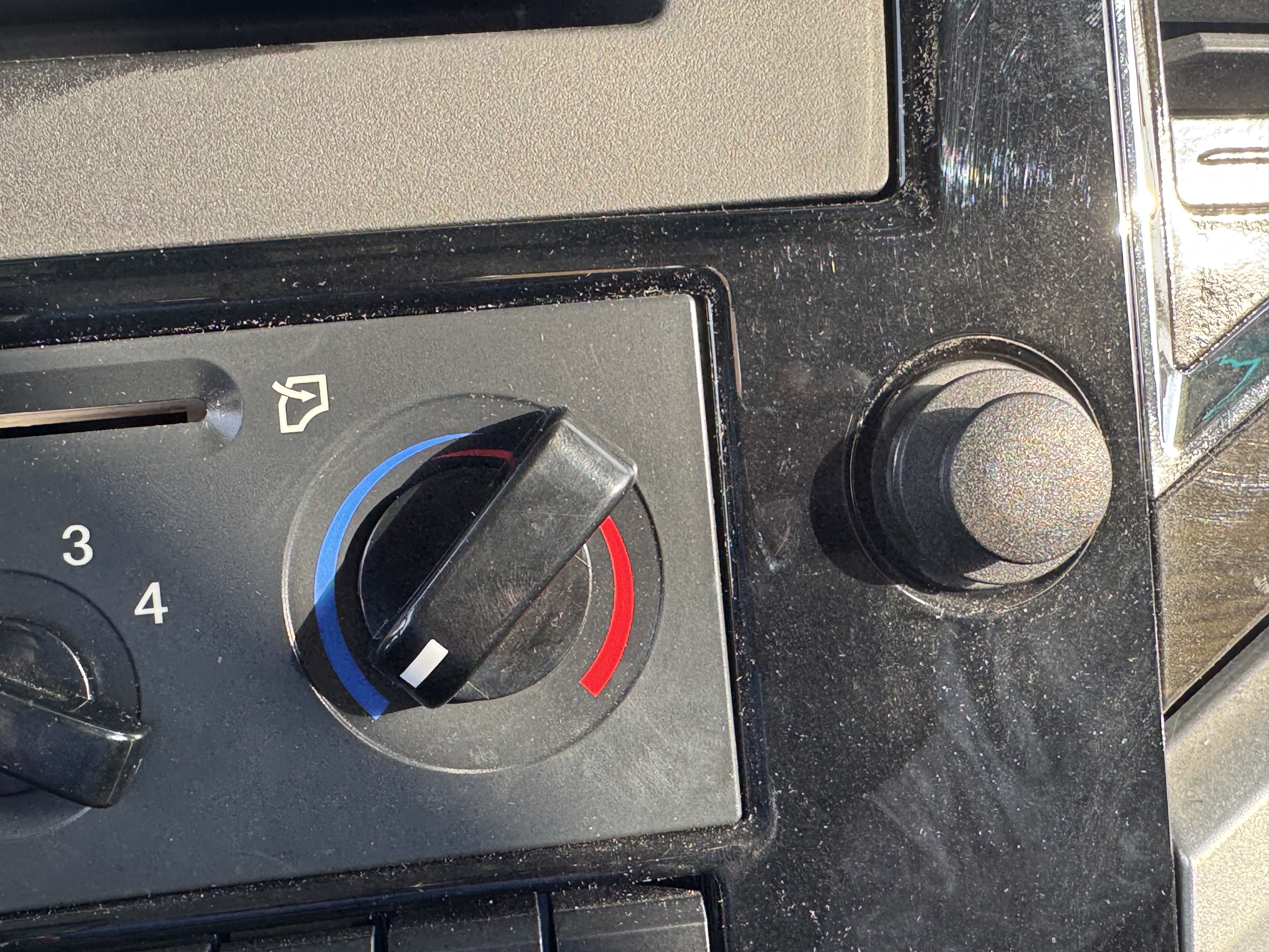 BTC-004-XCMG-SQZ200-Boom-truck-cranes-inspection-Air-conditioning-A/C-control-panel-2