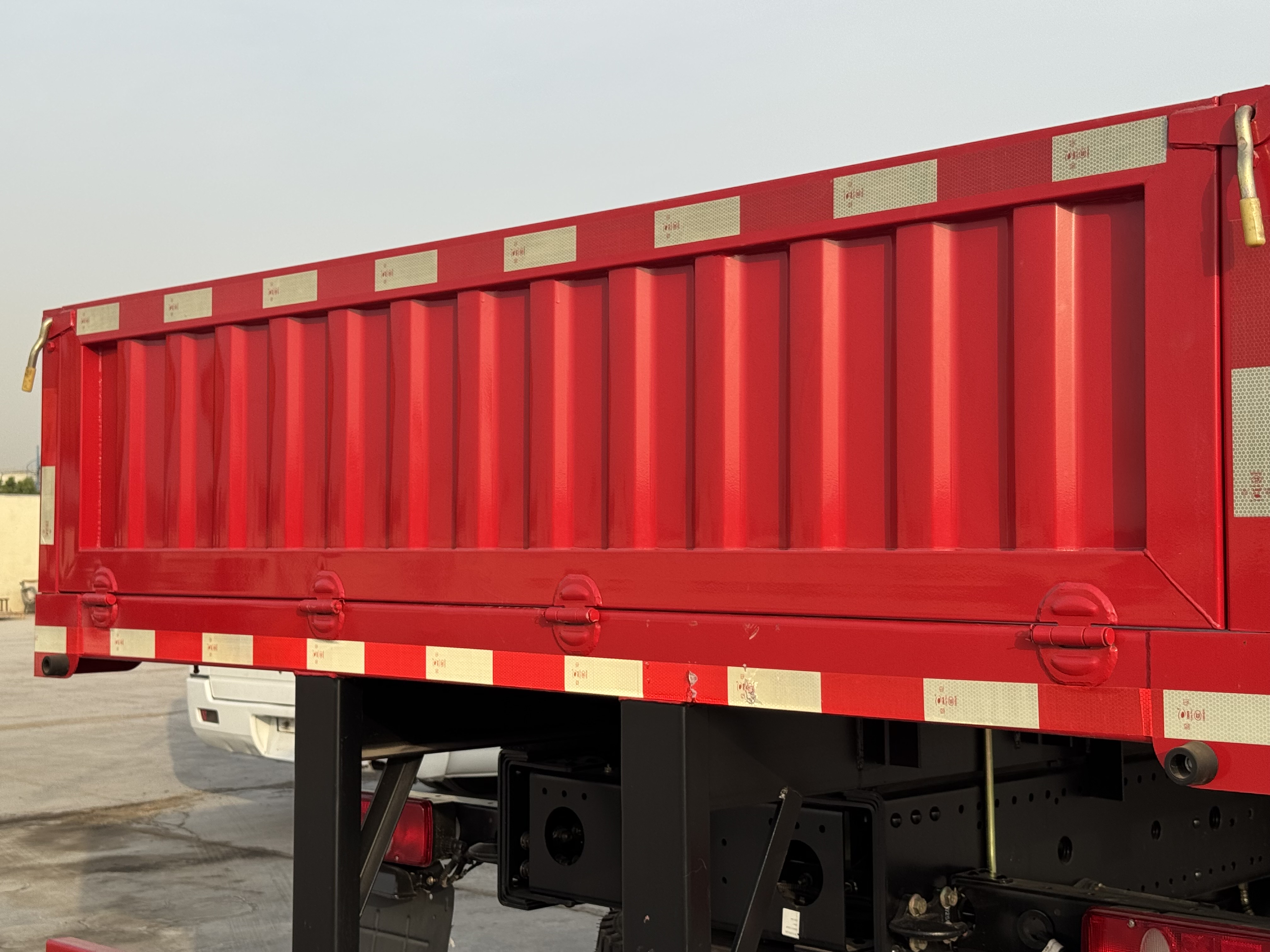 BTC-004-XCMG-SQZ200-Boom-truck-cranes-inspection-Structure-Tailgate-6
